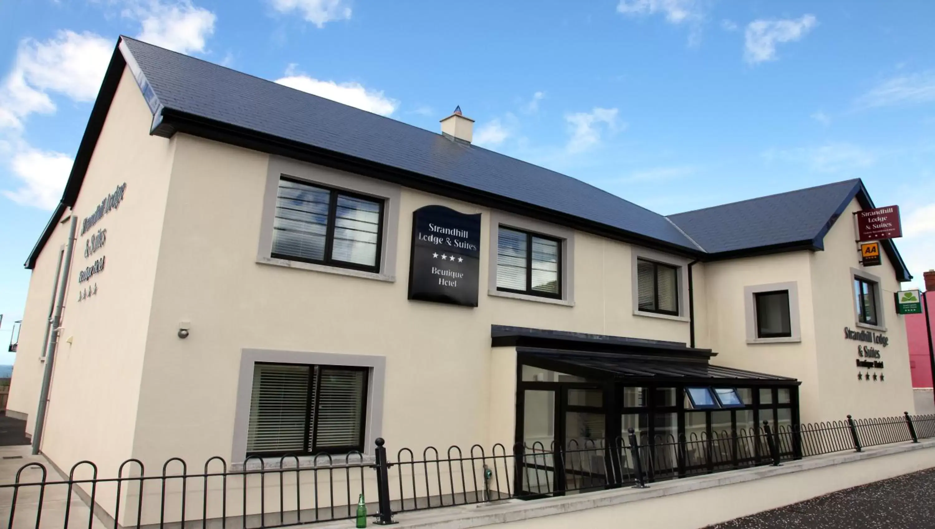 Property Building in Strandhill Lodge and Suites