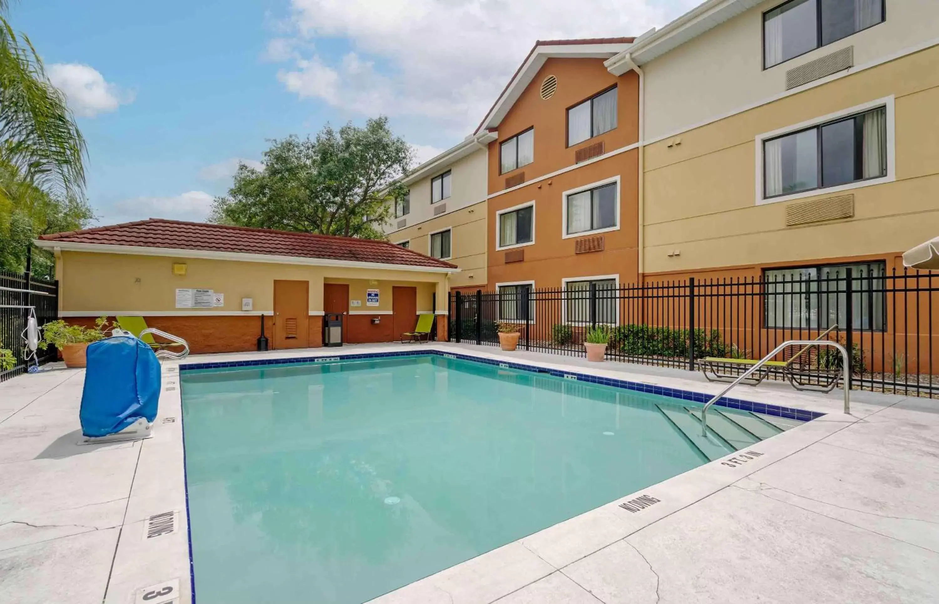Pool view, Swimming Pool in Extended Stay America Suites - Tampa - Airport - Memorial Hwy