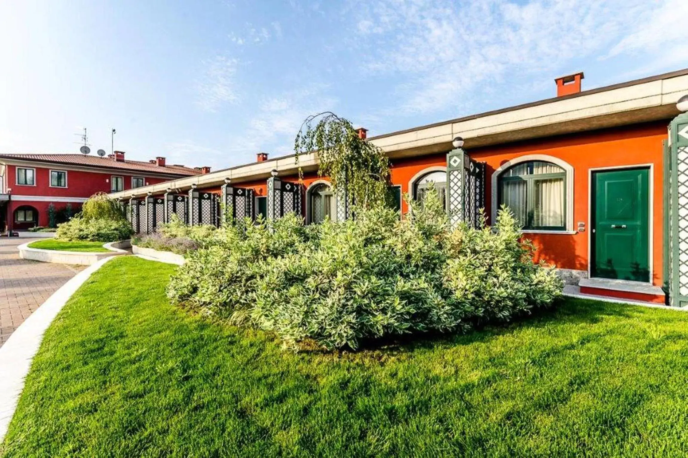 Property building, Garden in Hotel Silver Milano