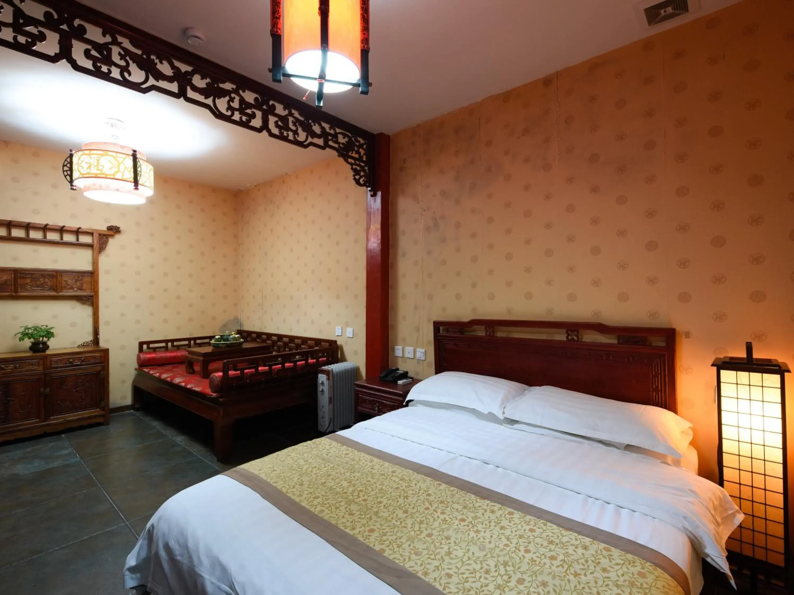 Photo of the whole room, Bed in Qianmen Courtyard Hotel