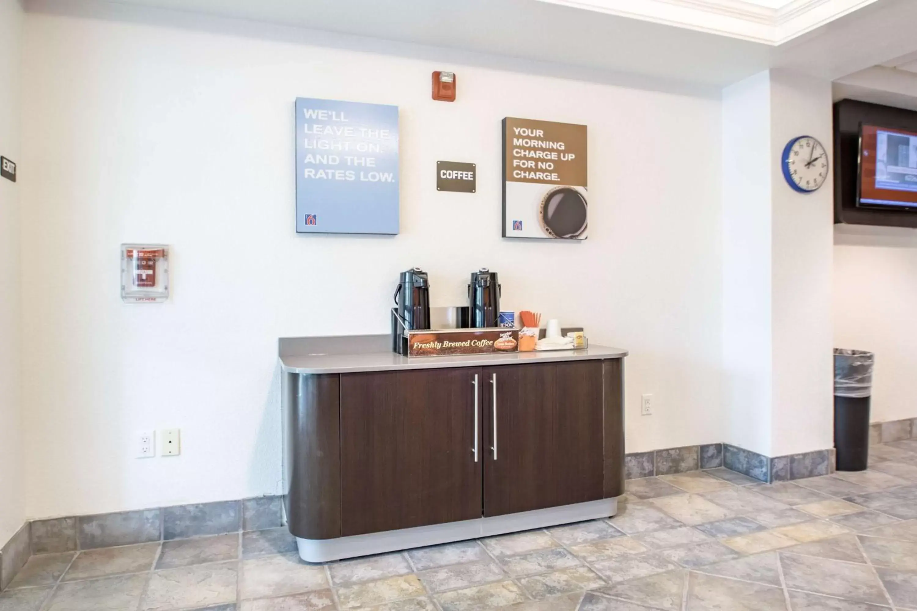 Coffee/tea facilities in Motel 6-Portland, OR - North