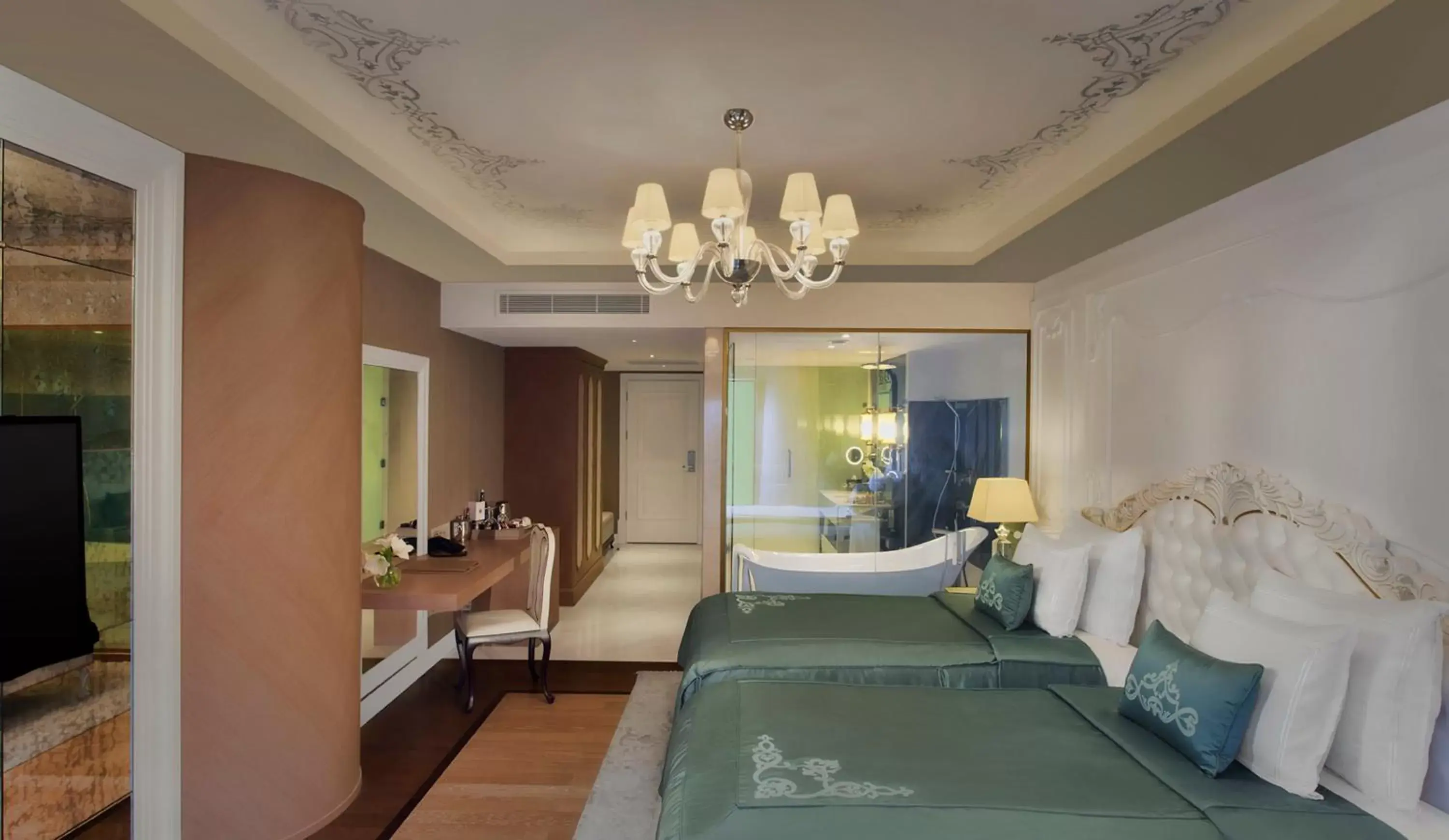 Bed, Seating Area in CVK Park Bosphorus Hotel Istanbul