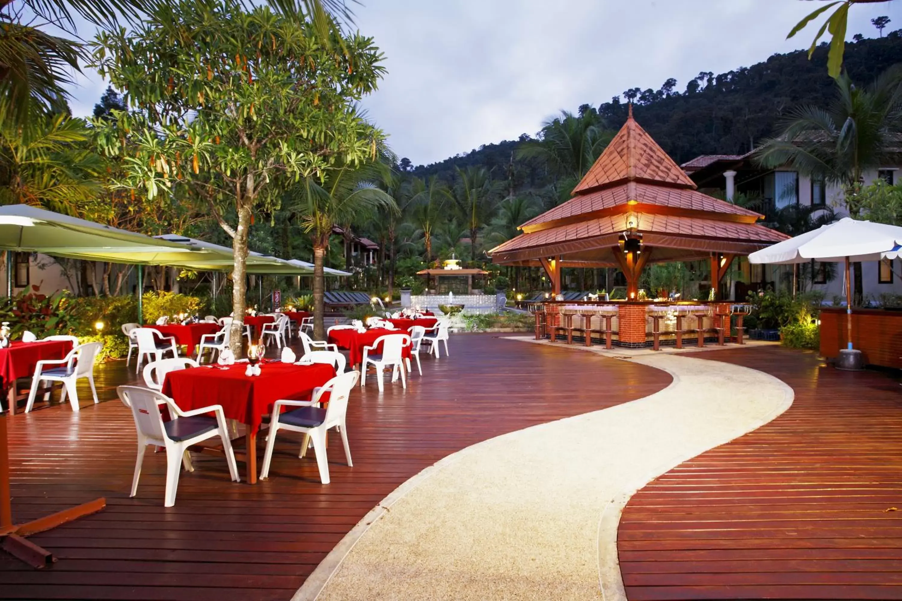 Drinks, Restaurant/Places to Eat in Khaolak Bayfront Resort