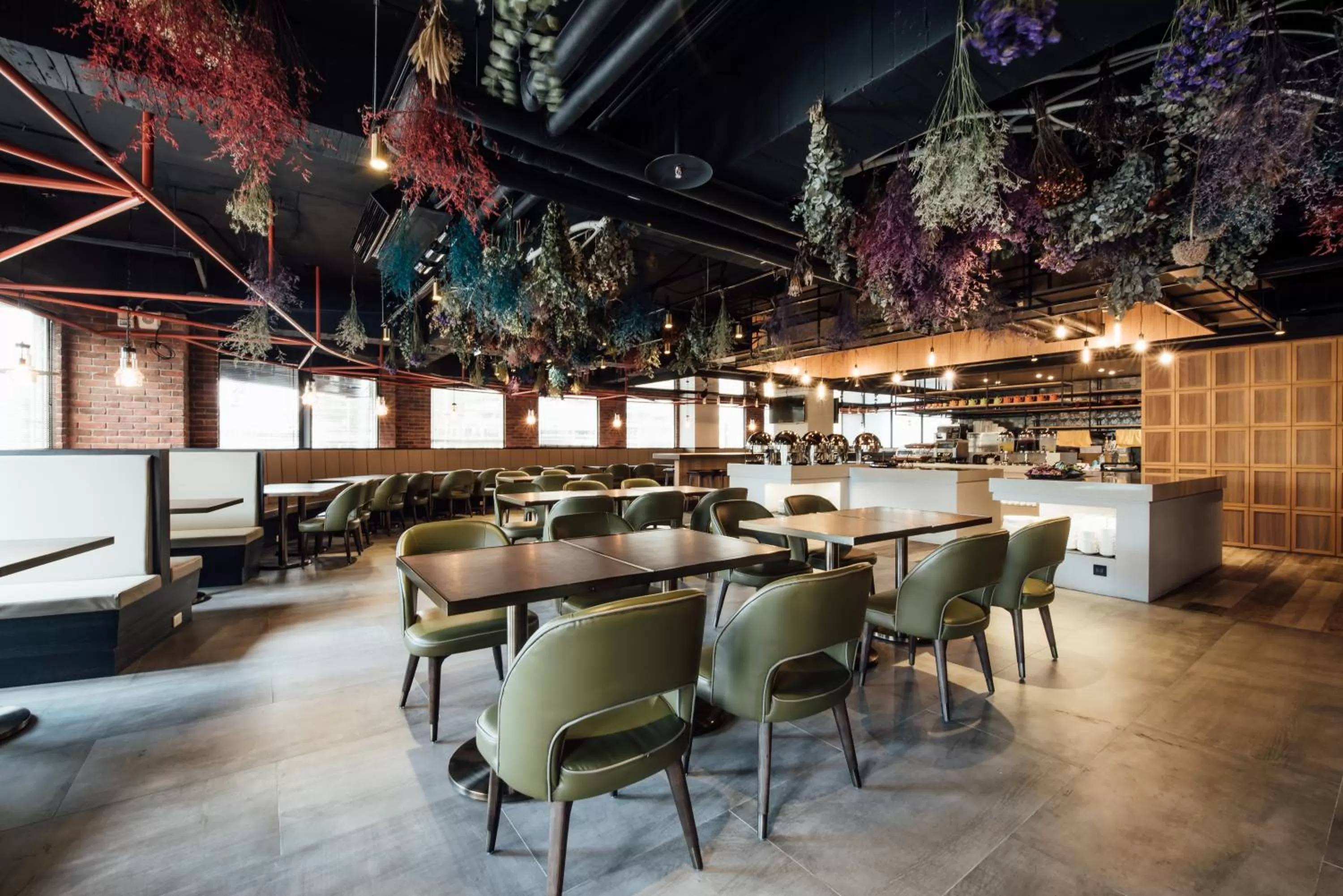 Restaurant/places to eat in Harbour 10 Hotel