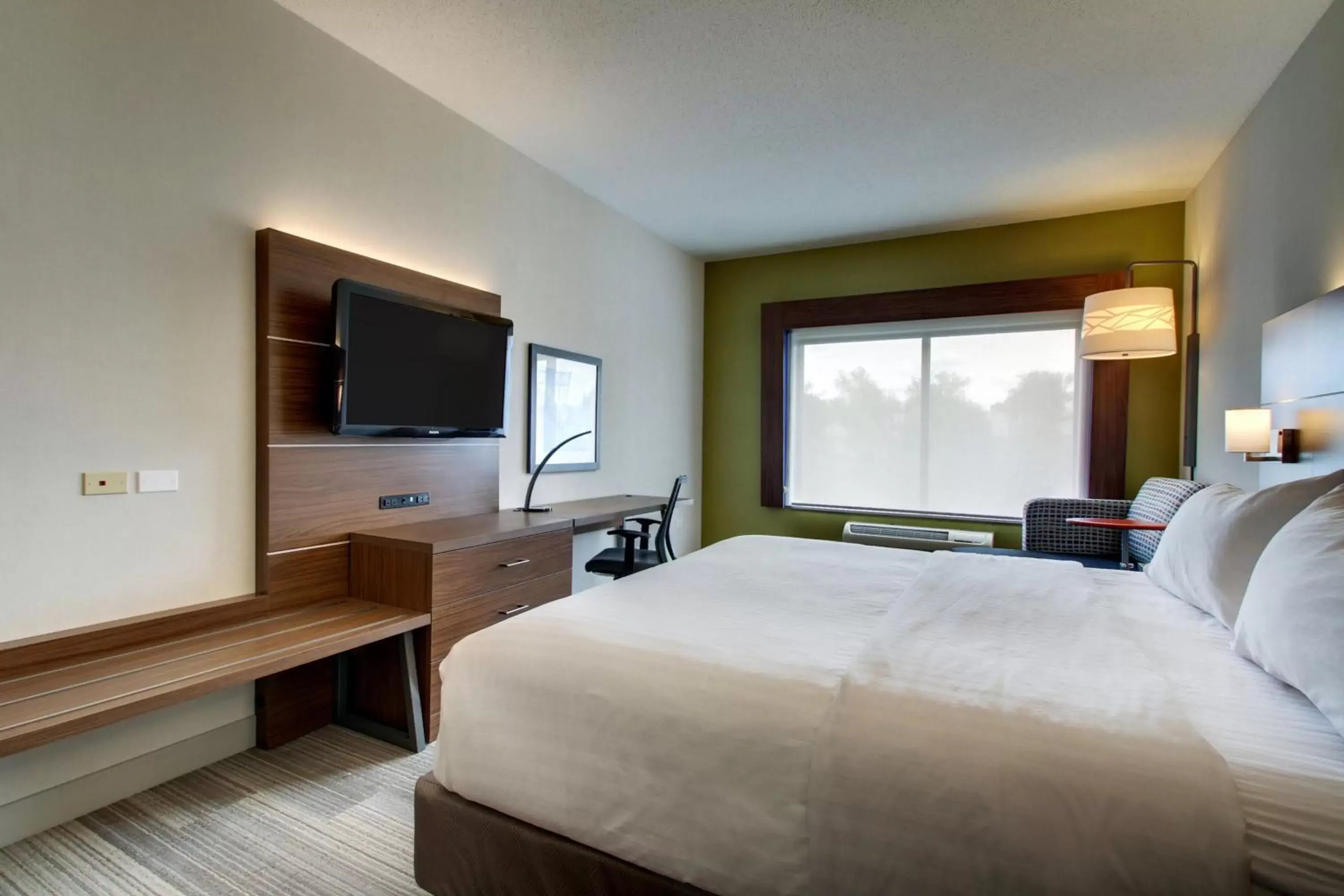 Photo of the whole room, Bed in Holiday Inn Express & Suites Aurora - Naperville, an IHG Hotel