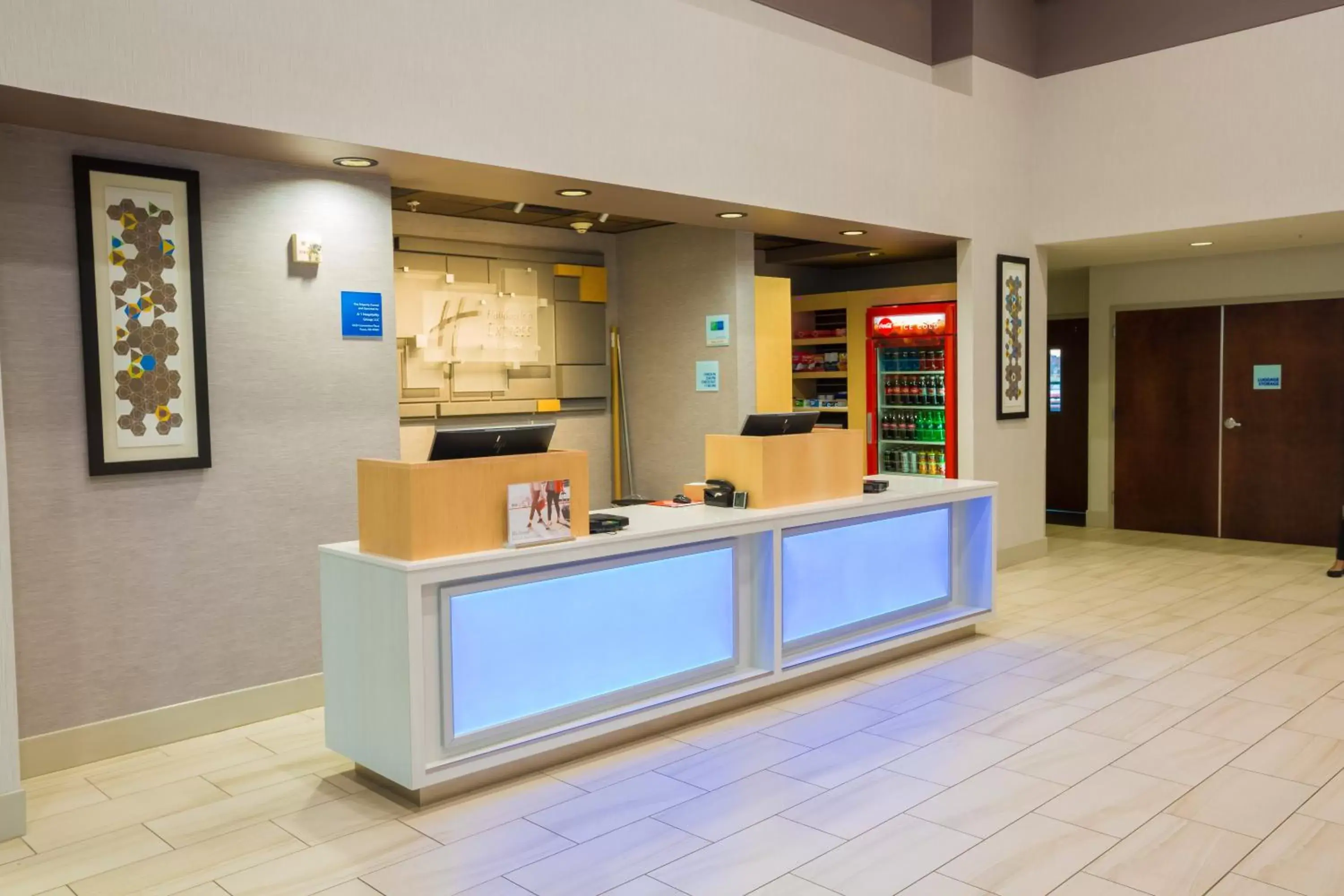Property building, Lobby/Reception in Holiday Inn Express Hotel & Suites Pasco-TriCities, an IHG Hotel
