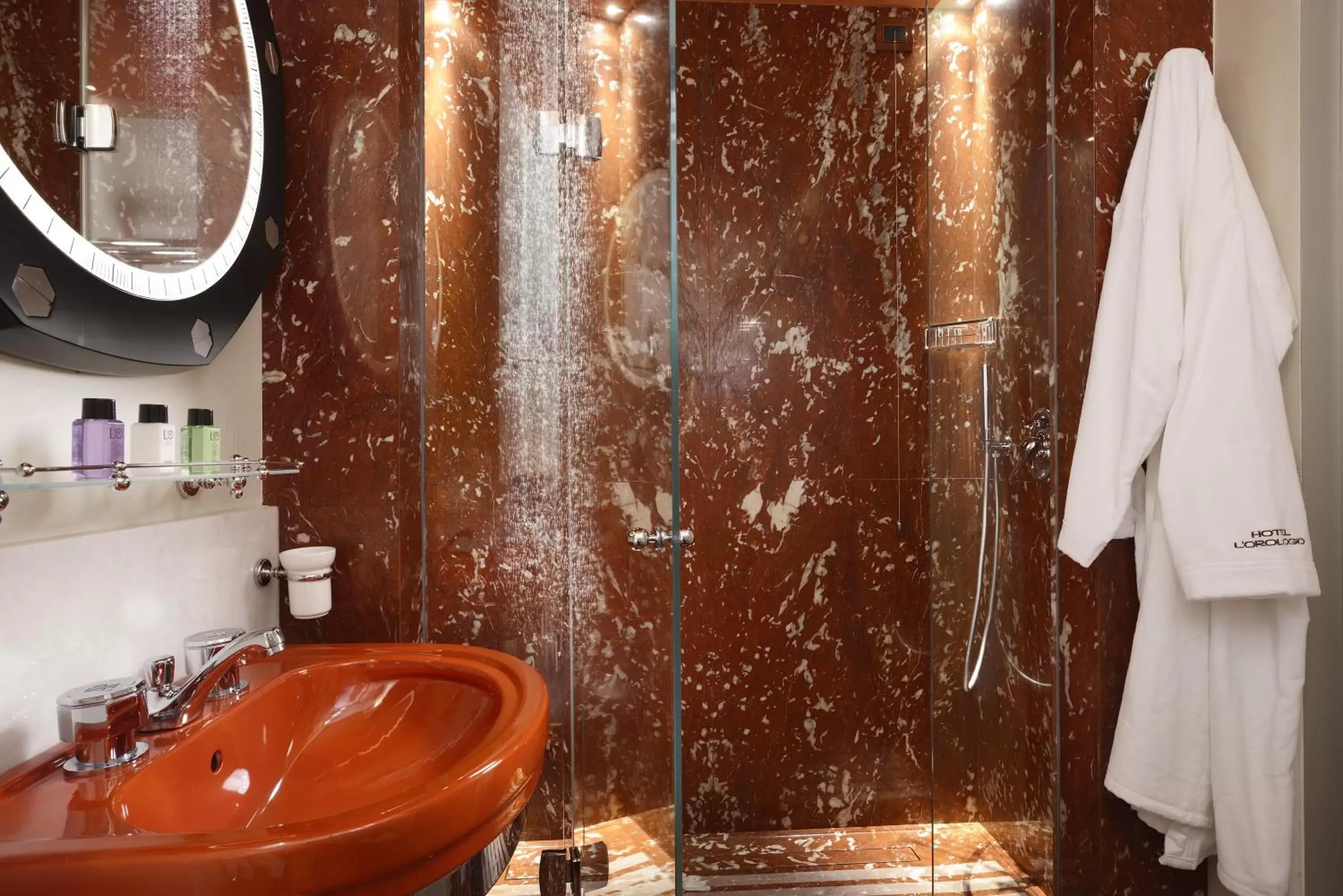 Bathroom in Hotel L'Orologio - WTB Hotels
