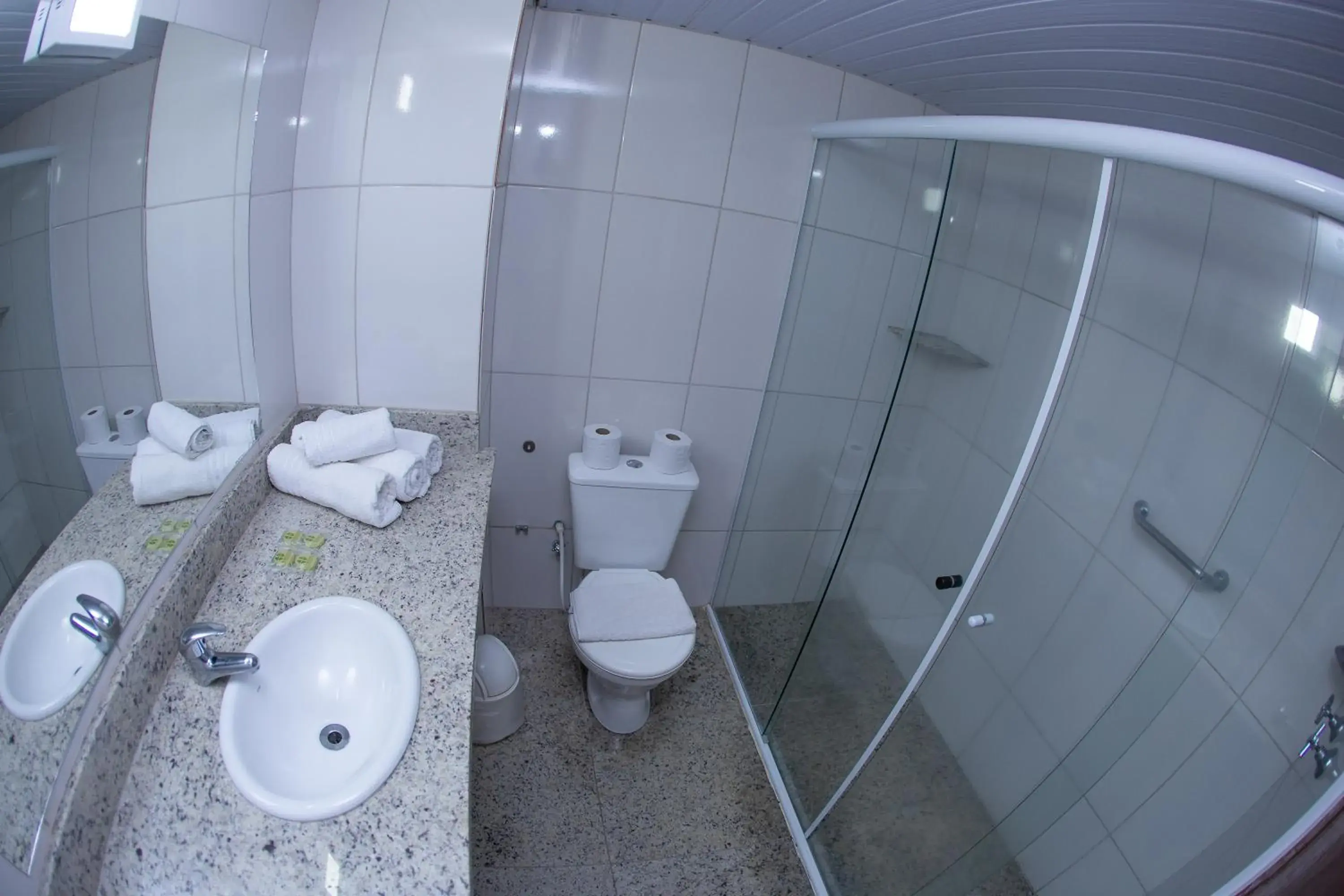 Bathroom in Nacional Inn Poços de Caldas - Lazer completo e Gastronomia no Centro