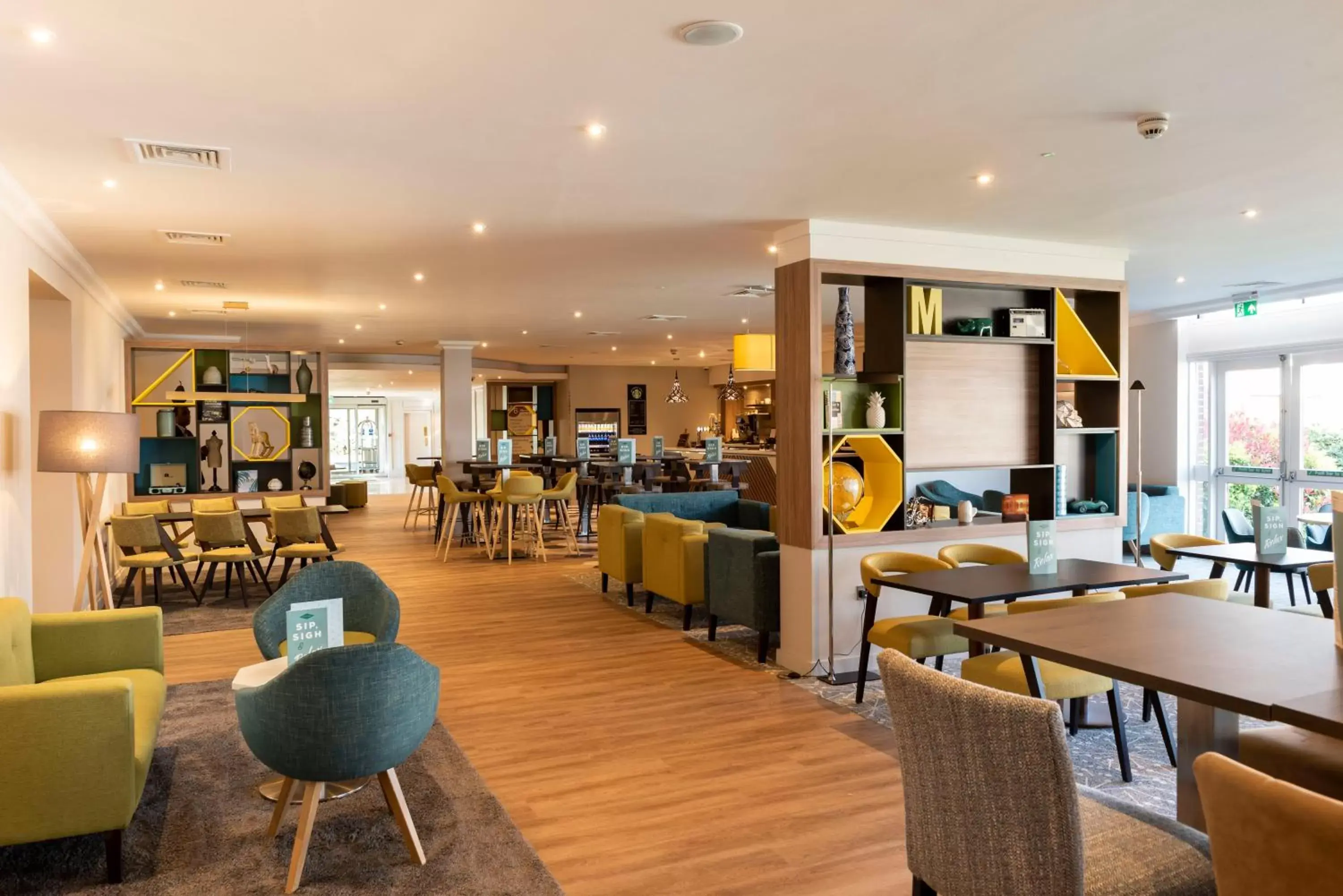 Lounge or bar, Restaurant/Places to Eat in Holiday Inn Birmingham M6, Jct7, an IHG Hotel