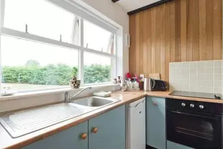 Kitchen/Kitchenette in Ash House Bed and Breakfast