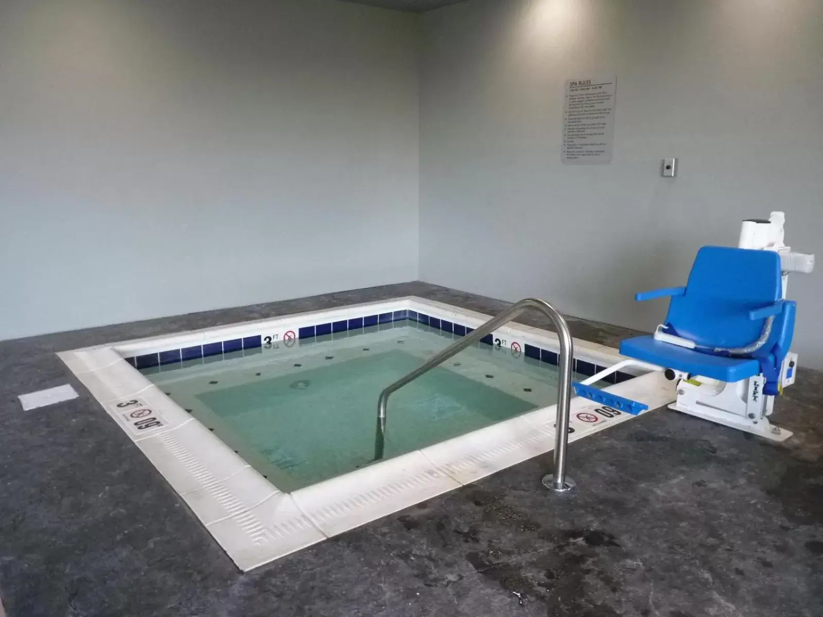 Hot Tub, Swimming Pool in La Quinta by Wyndham Paducah