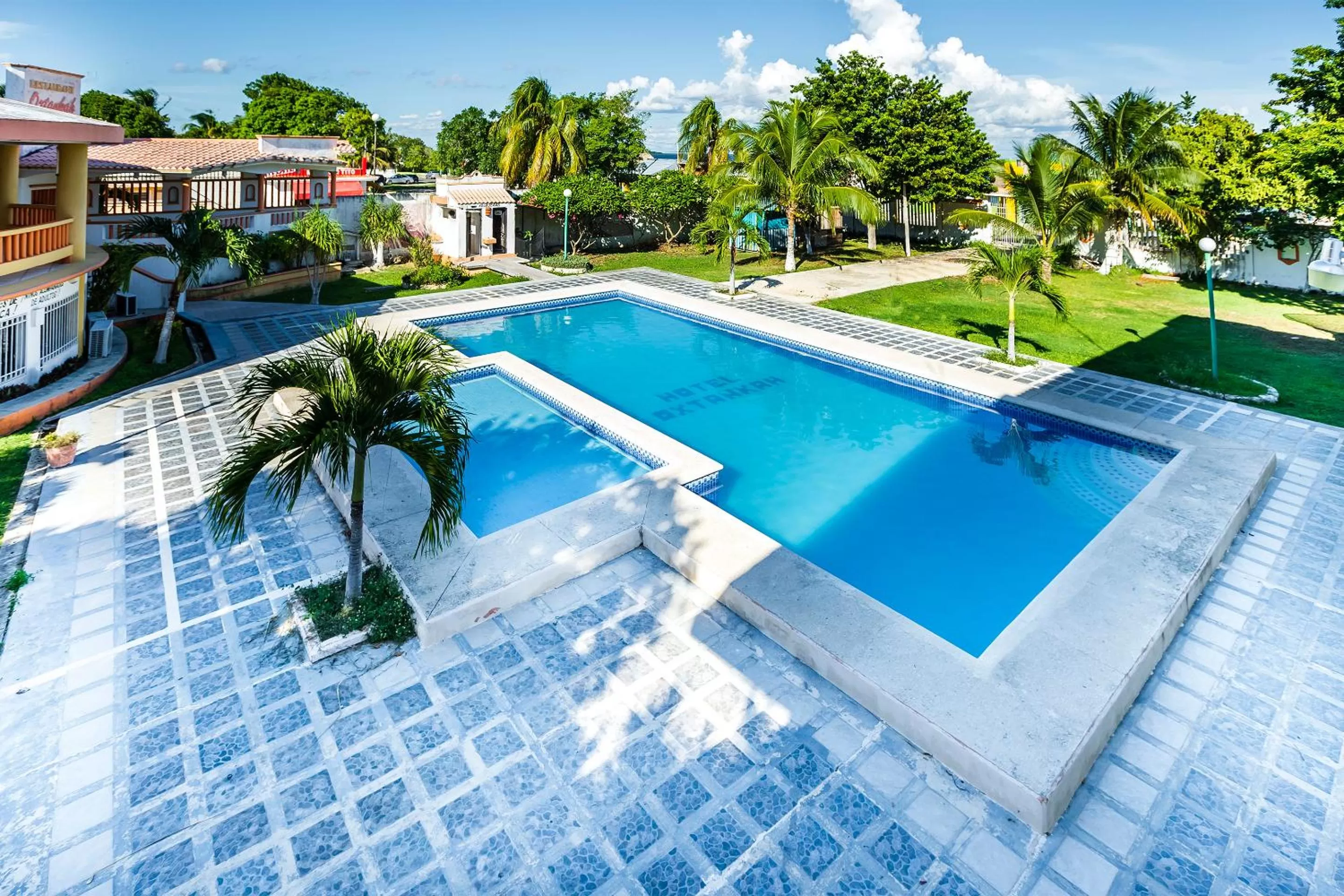Swimming pool in Capital O Oxtankah,chetumal bay