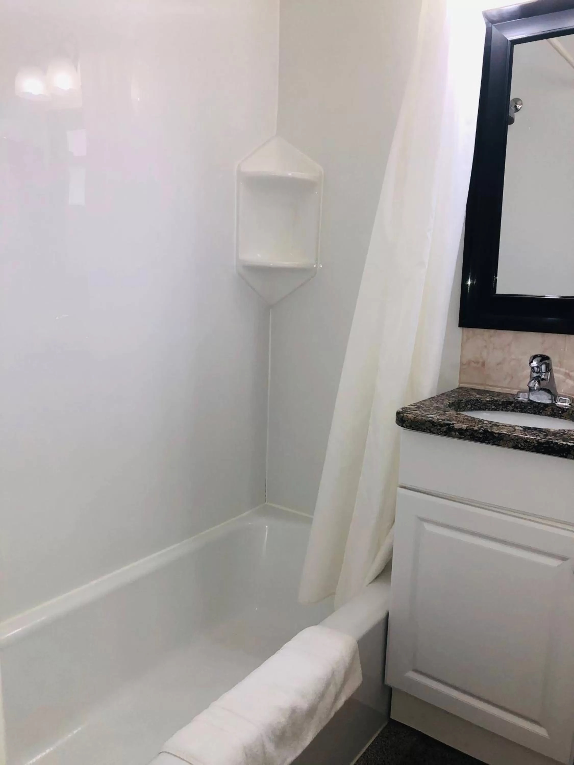 Perth Plaza Inn & Suites