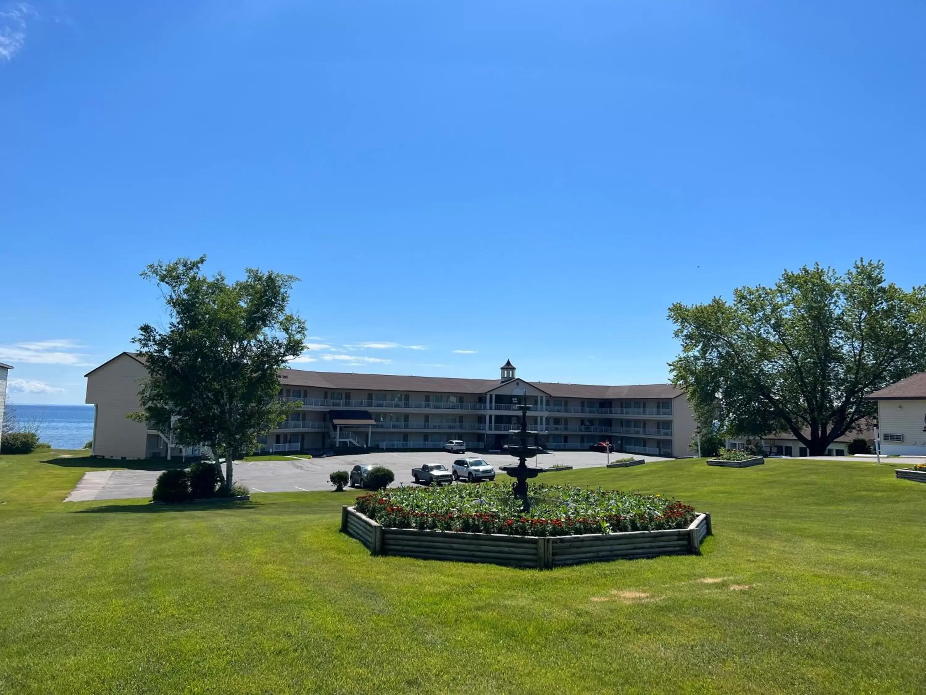 Property building in Quality Inn Lakefront Property building in Quality Inn Lakefront