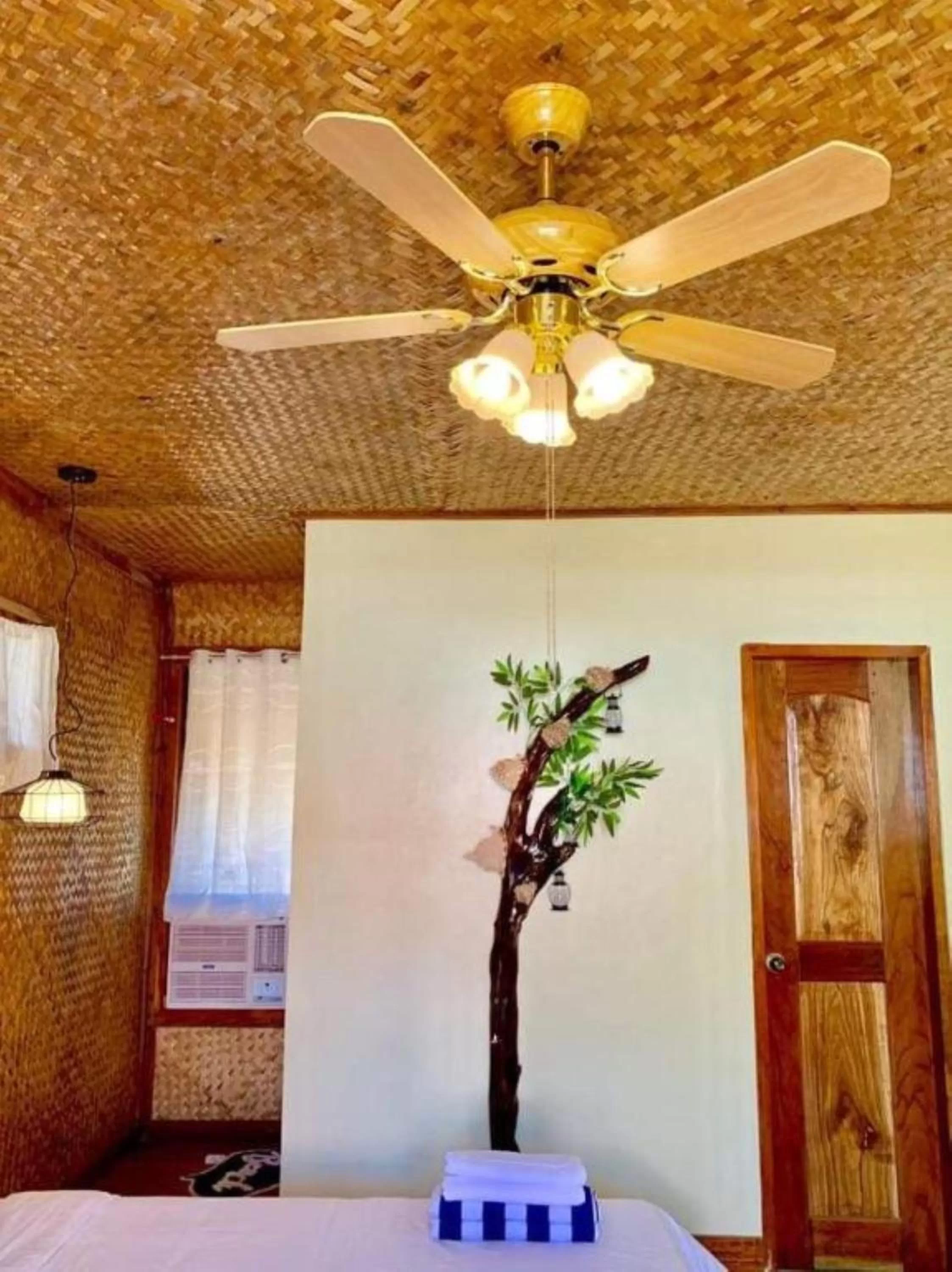 fireplace, Bed in Peak View Resort