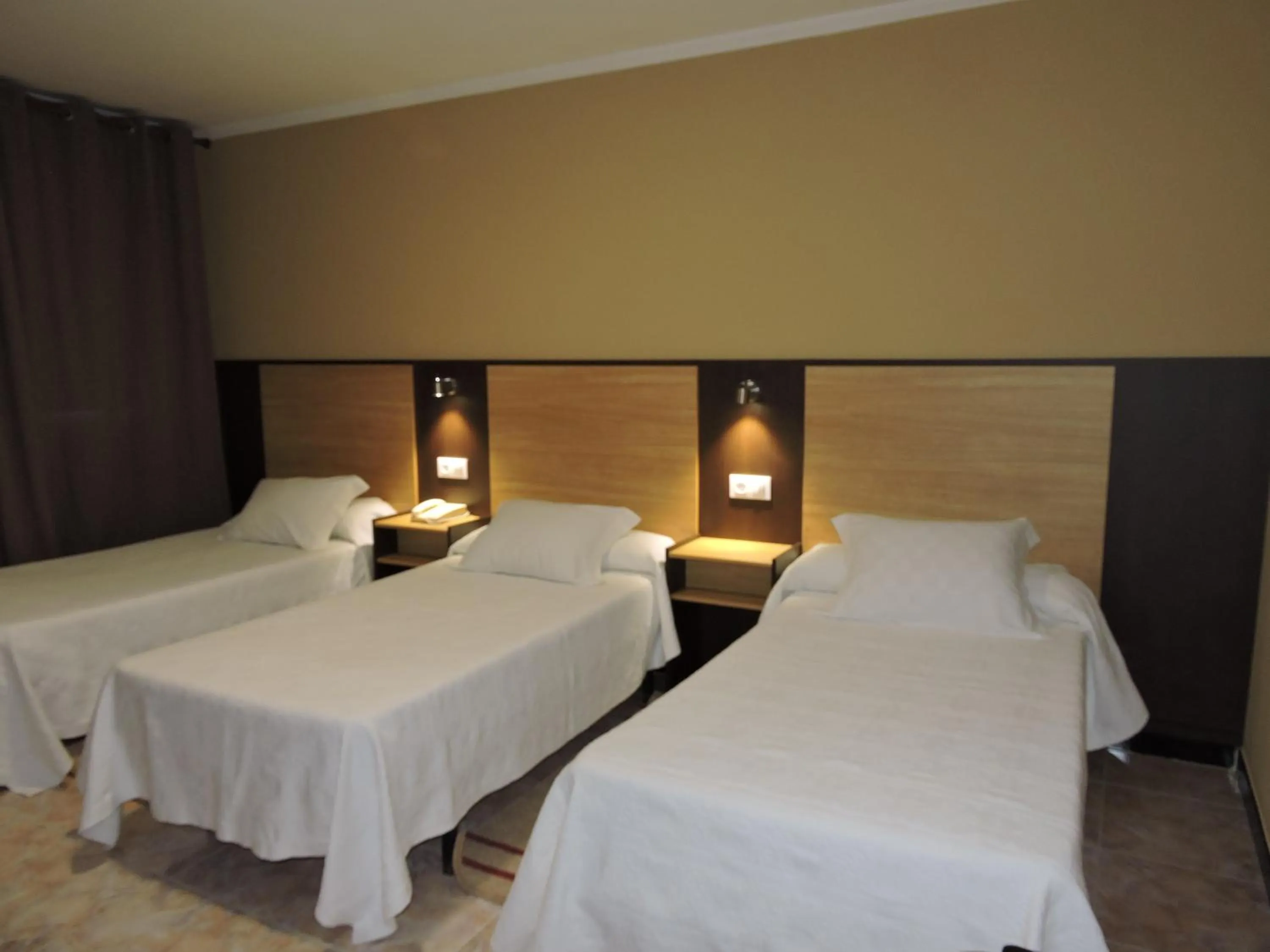 Bedroom, Bed in Cruceiro do Monte