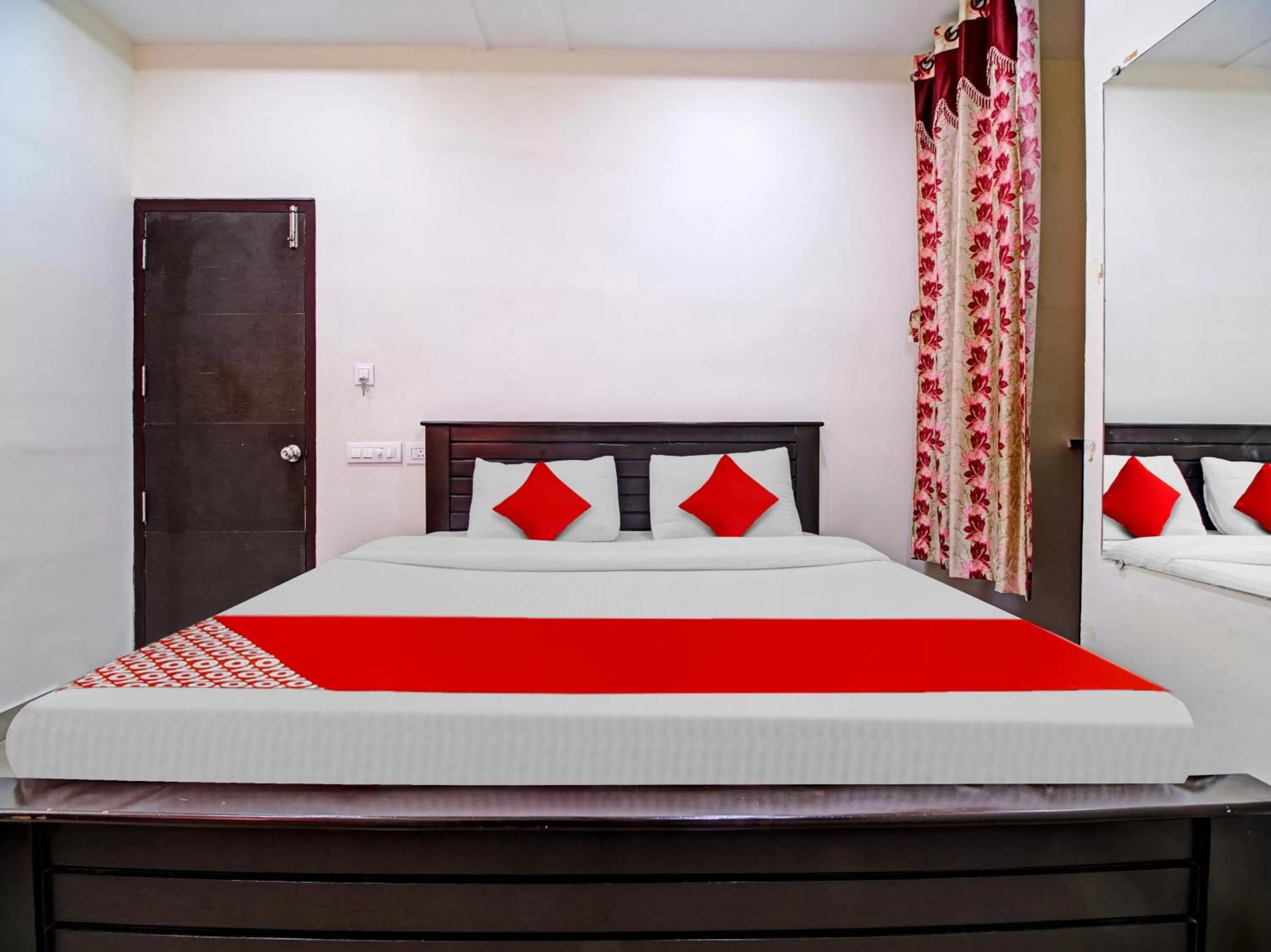 Bedroom, Bed in OYO Flagship Kk Royal Grand