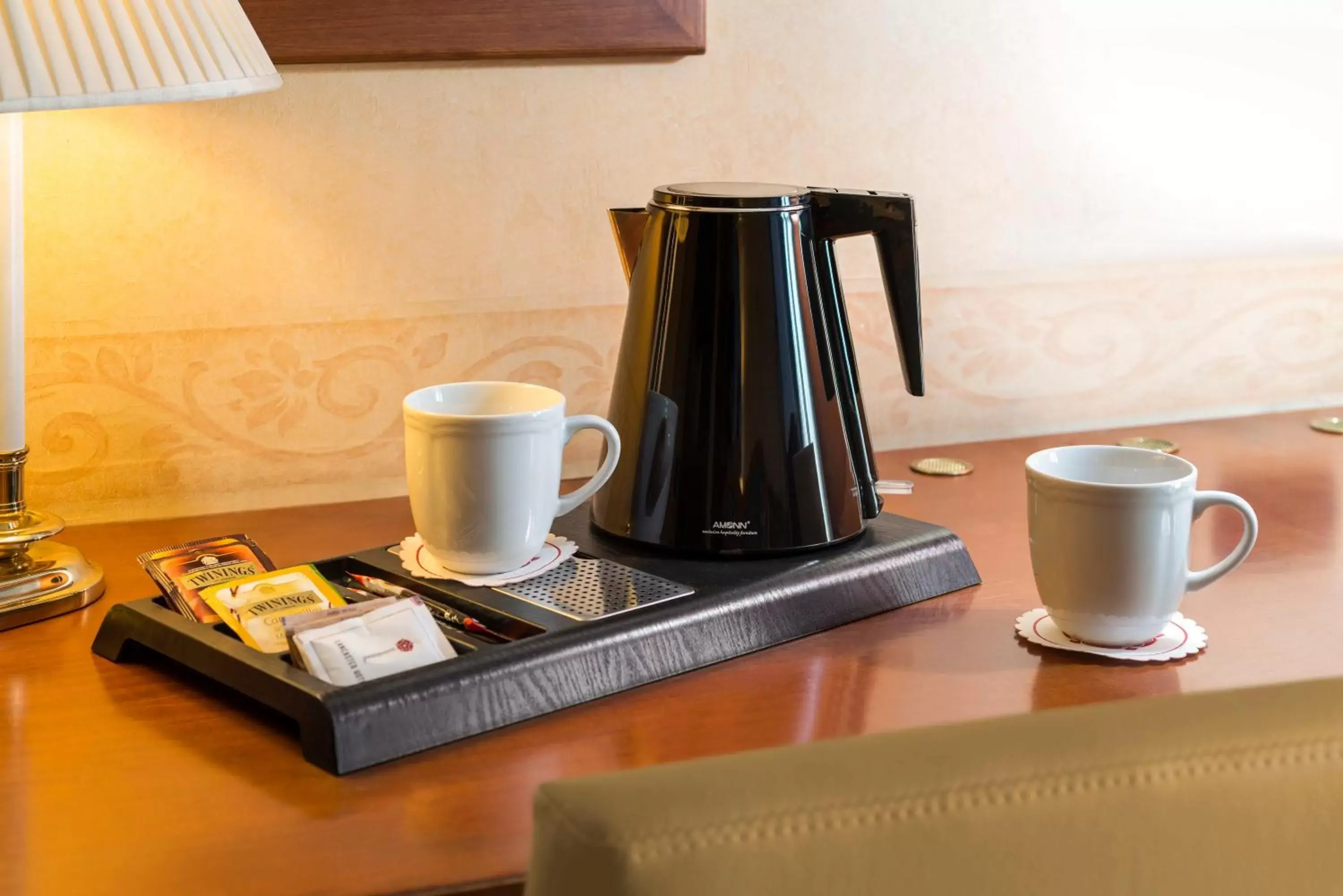 Coffee/tea facilities in Lancaster Hotel