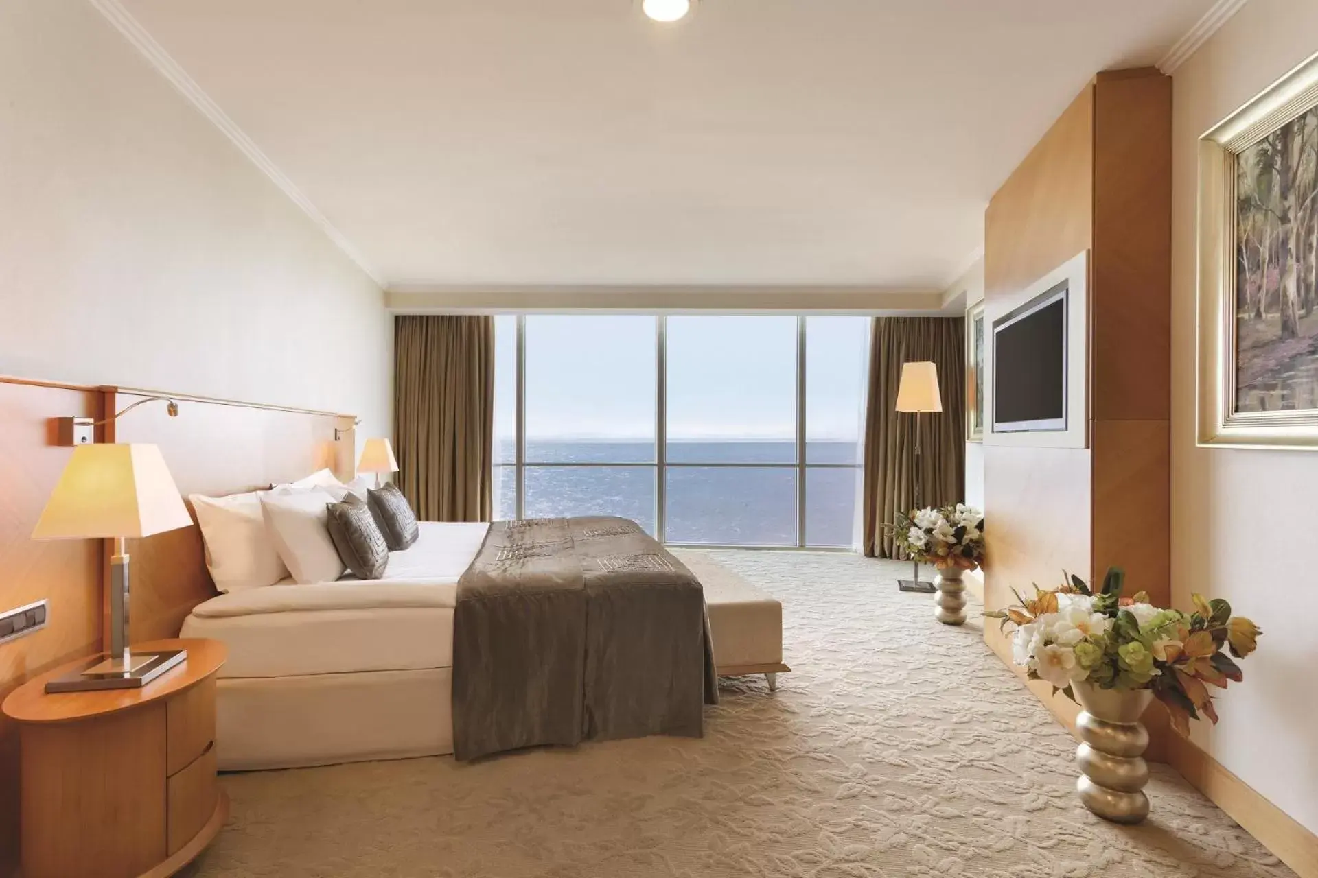 Photo of the whole room, Sea View in Wyndham Grand İzmir Özdilek