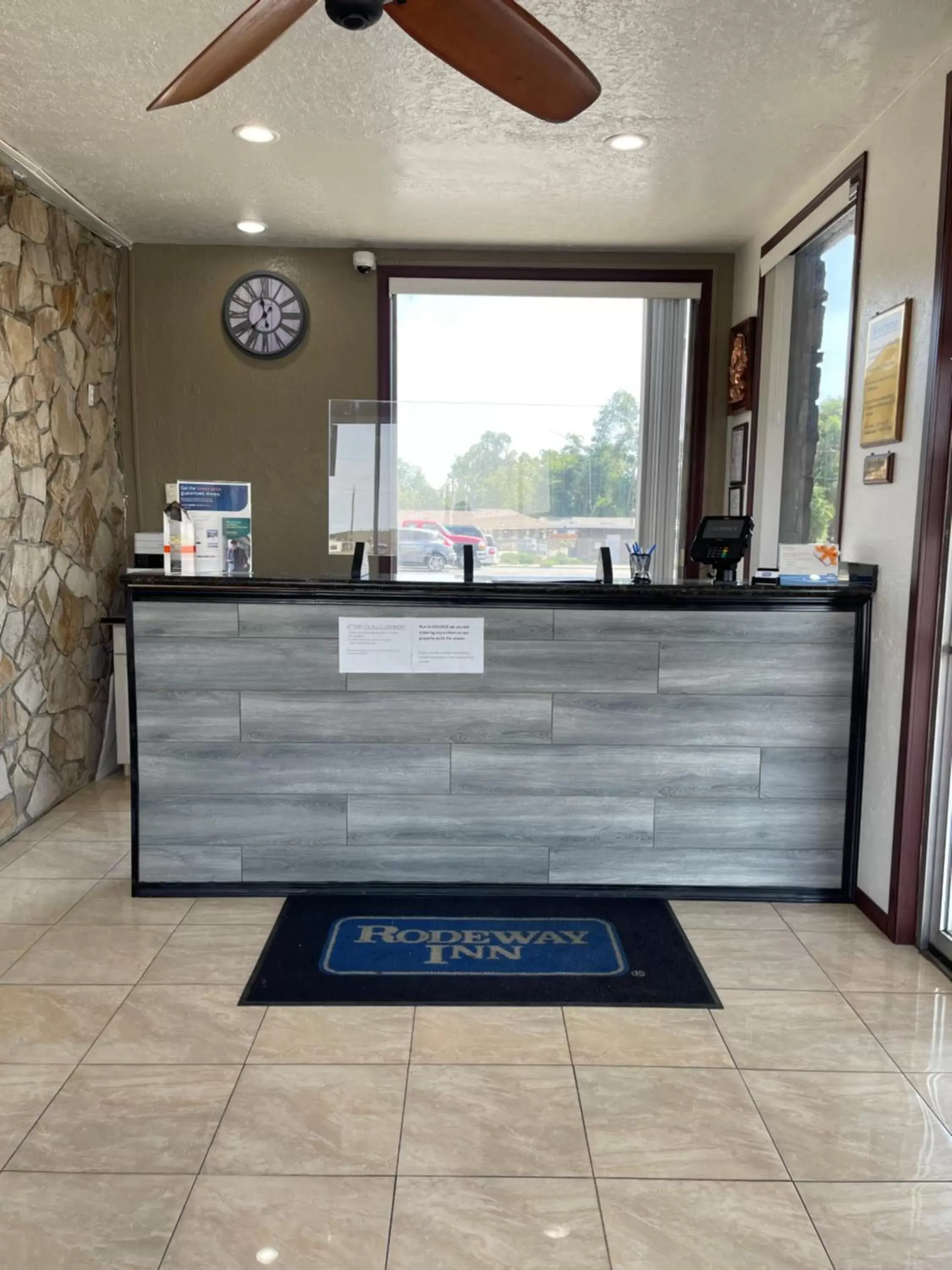 Lobby/Reception in Motel 6 Hermiston OR Umatilla