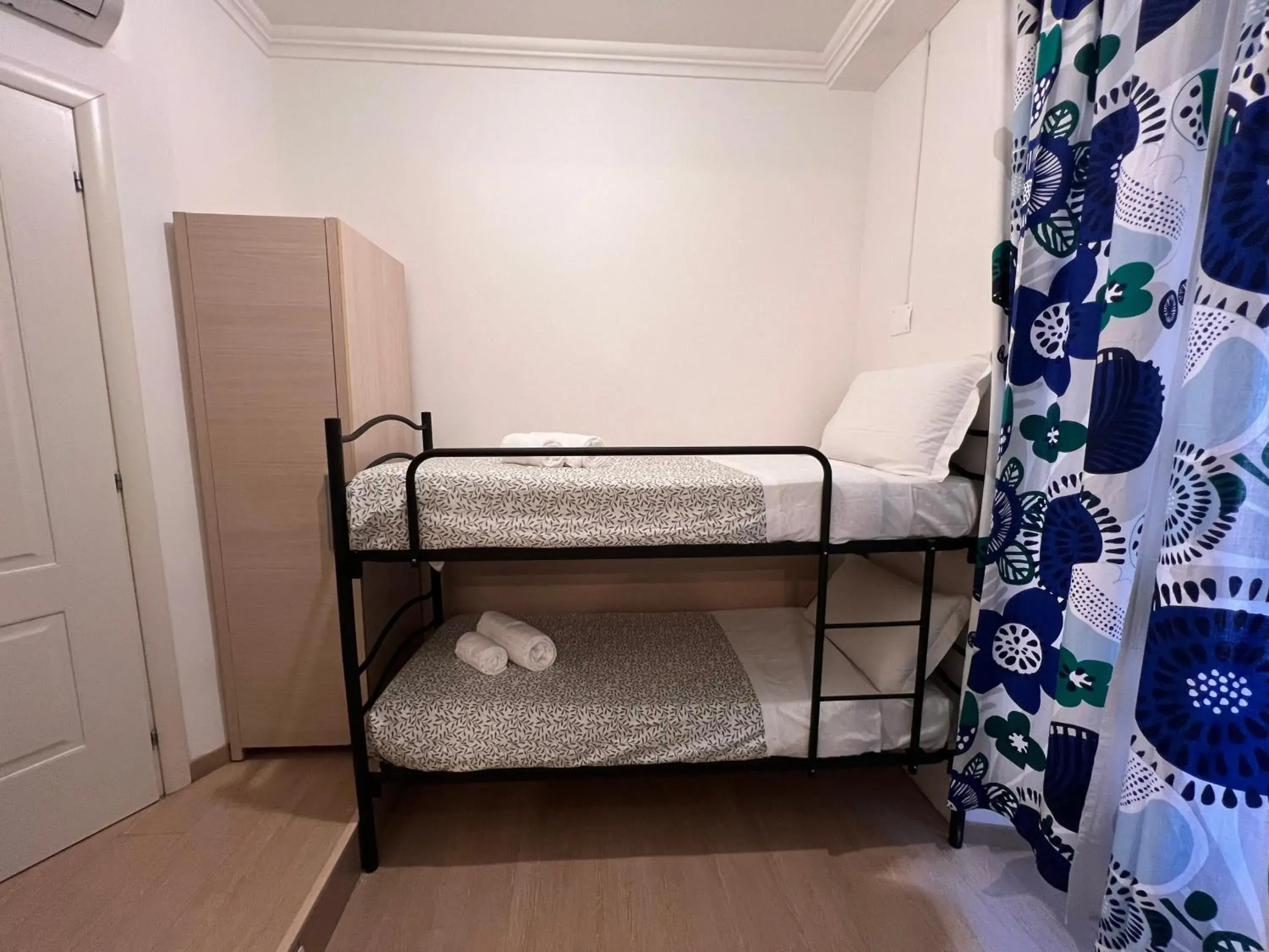 Bed, Bunk Bed in Booking House Roma 