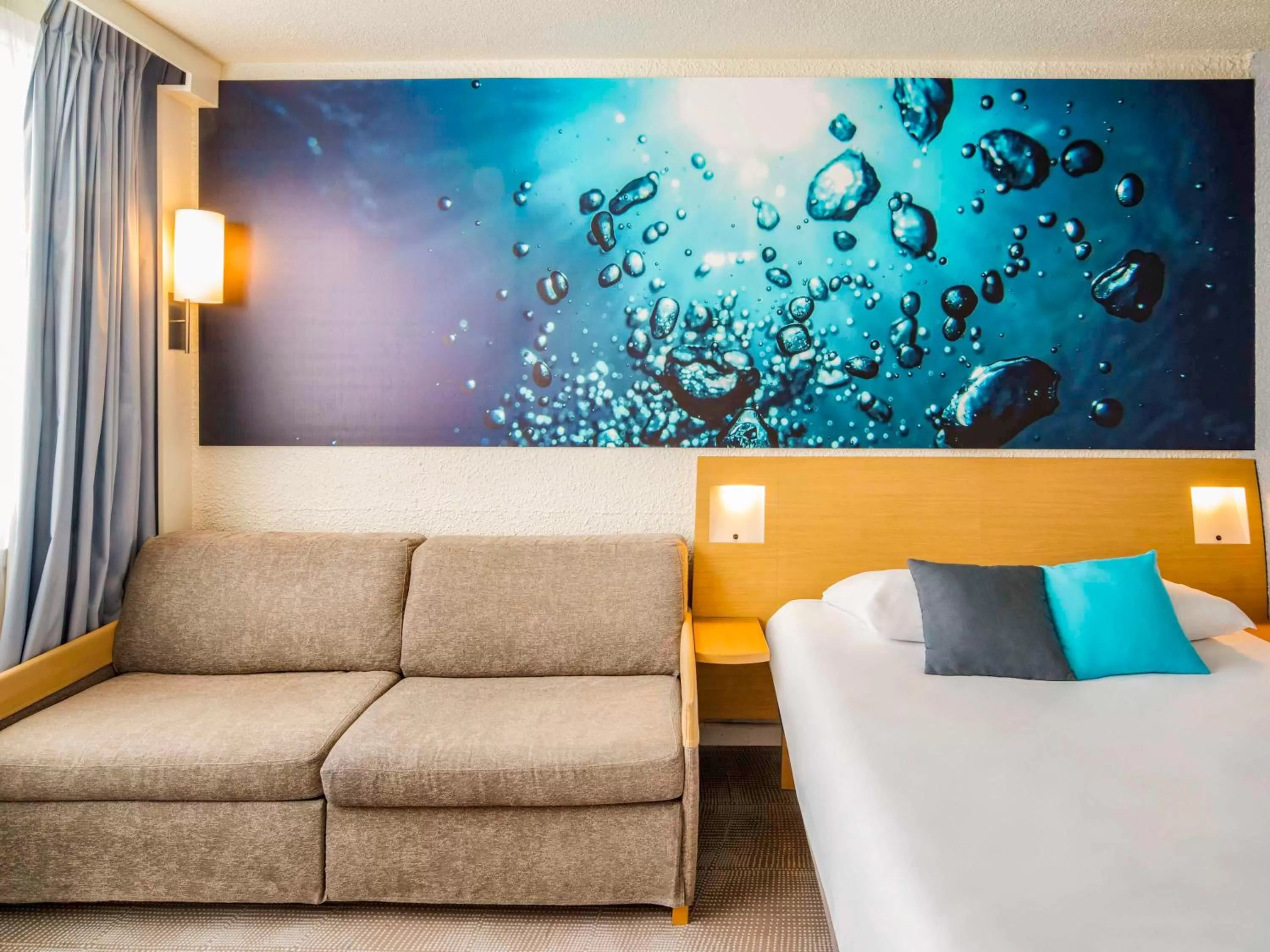 Classic Double Room with Sofa and Pool View in Novotel Le Mans