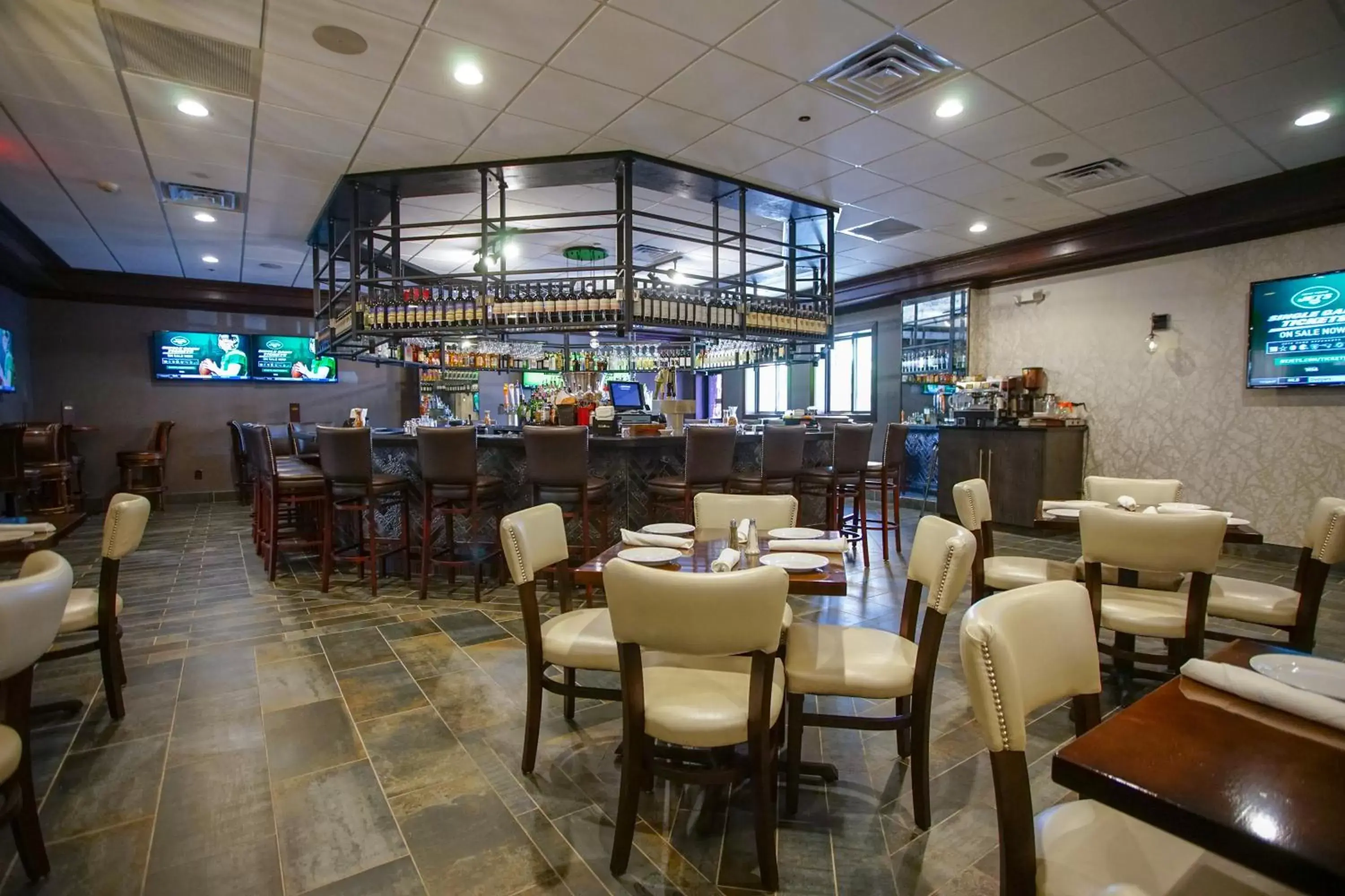 Restaurant/Places to Eat in Best Western Plus Fairfield Executive Inn