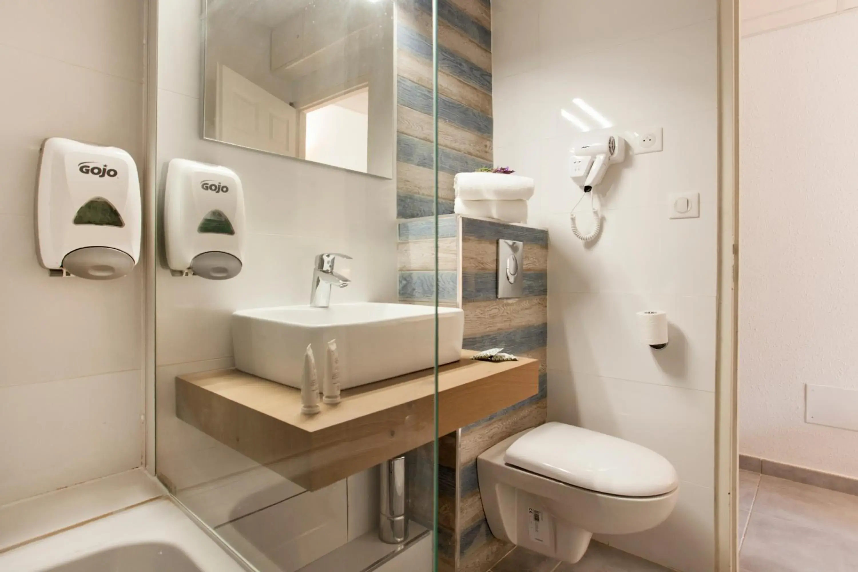 Bathroom in Le Neptune & Spa