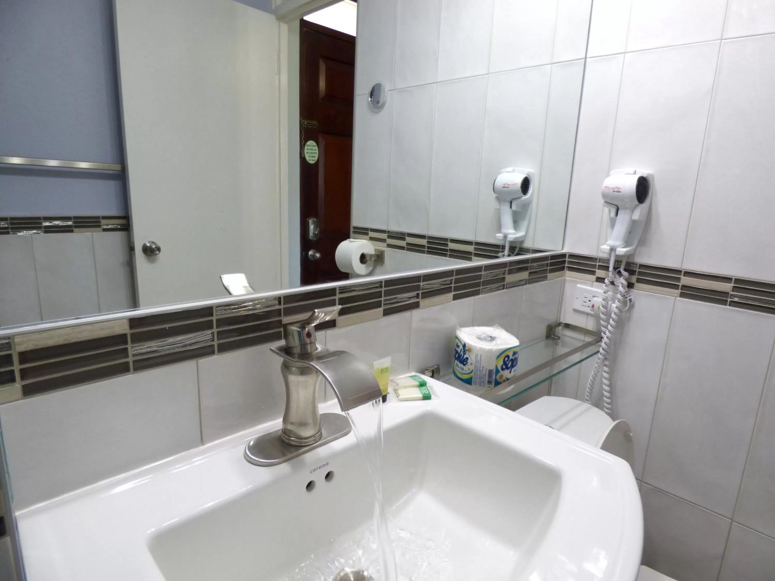 Shower, Bathroom in Beach One Bedroom Suite A17