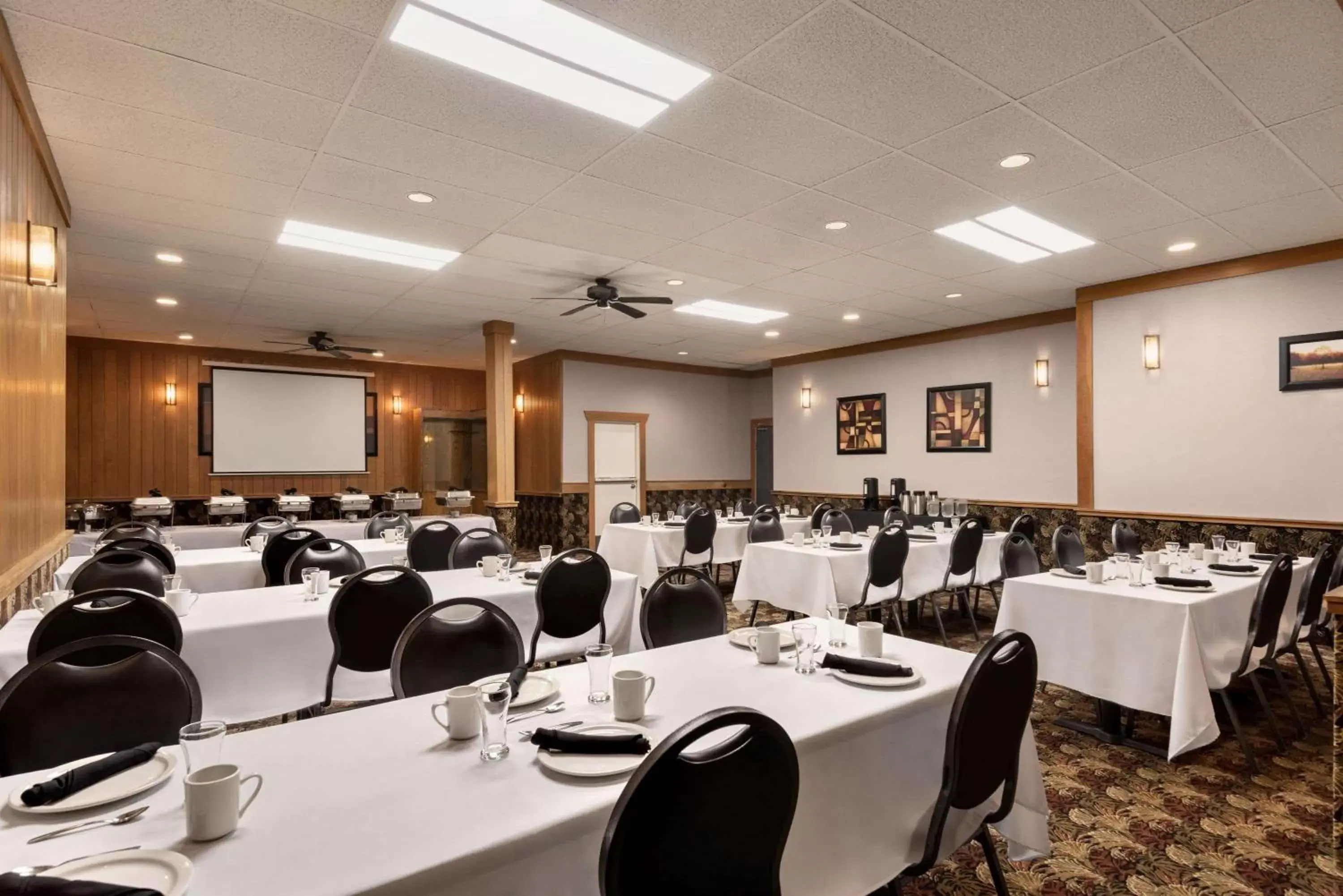 Banquet/Function facilities in Travelodge by Wyndham Brandon
