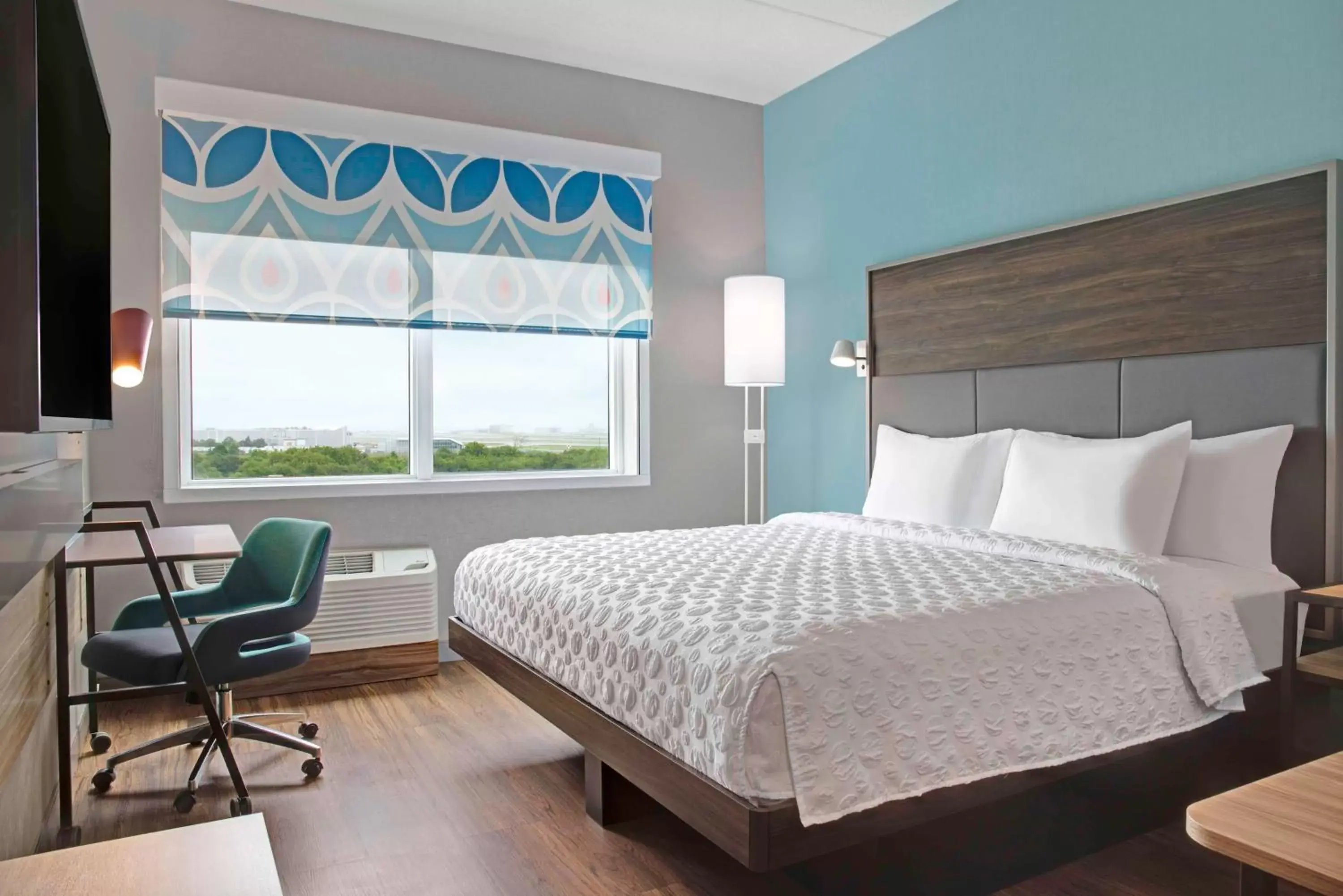 Bedroom, Bed in Tru By Hilton Toronto Airport West