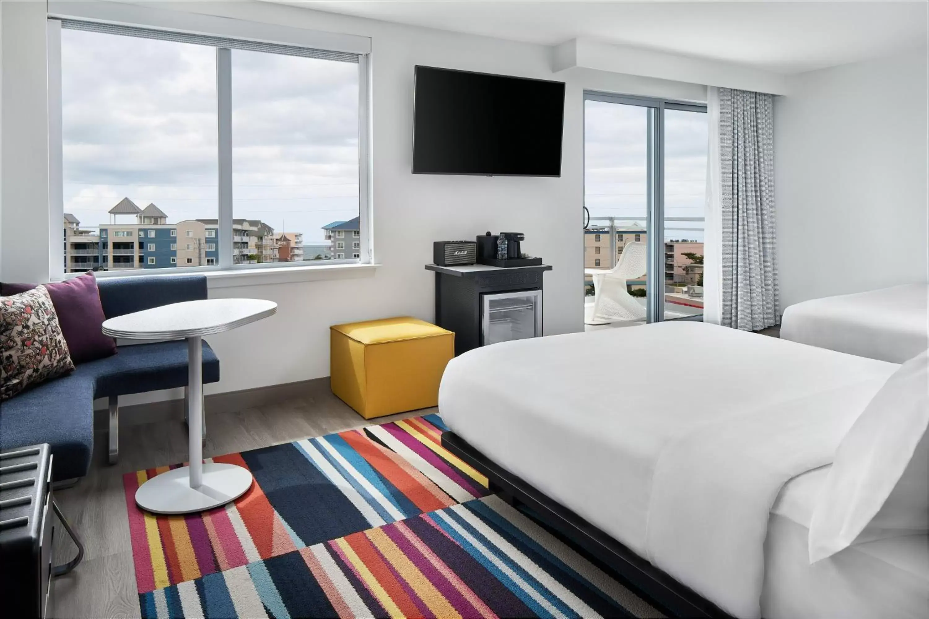 Photo of the whole room in Aloft Ocean City