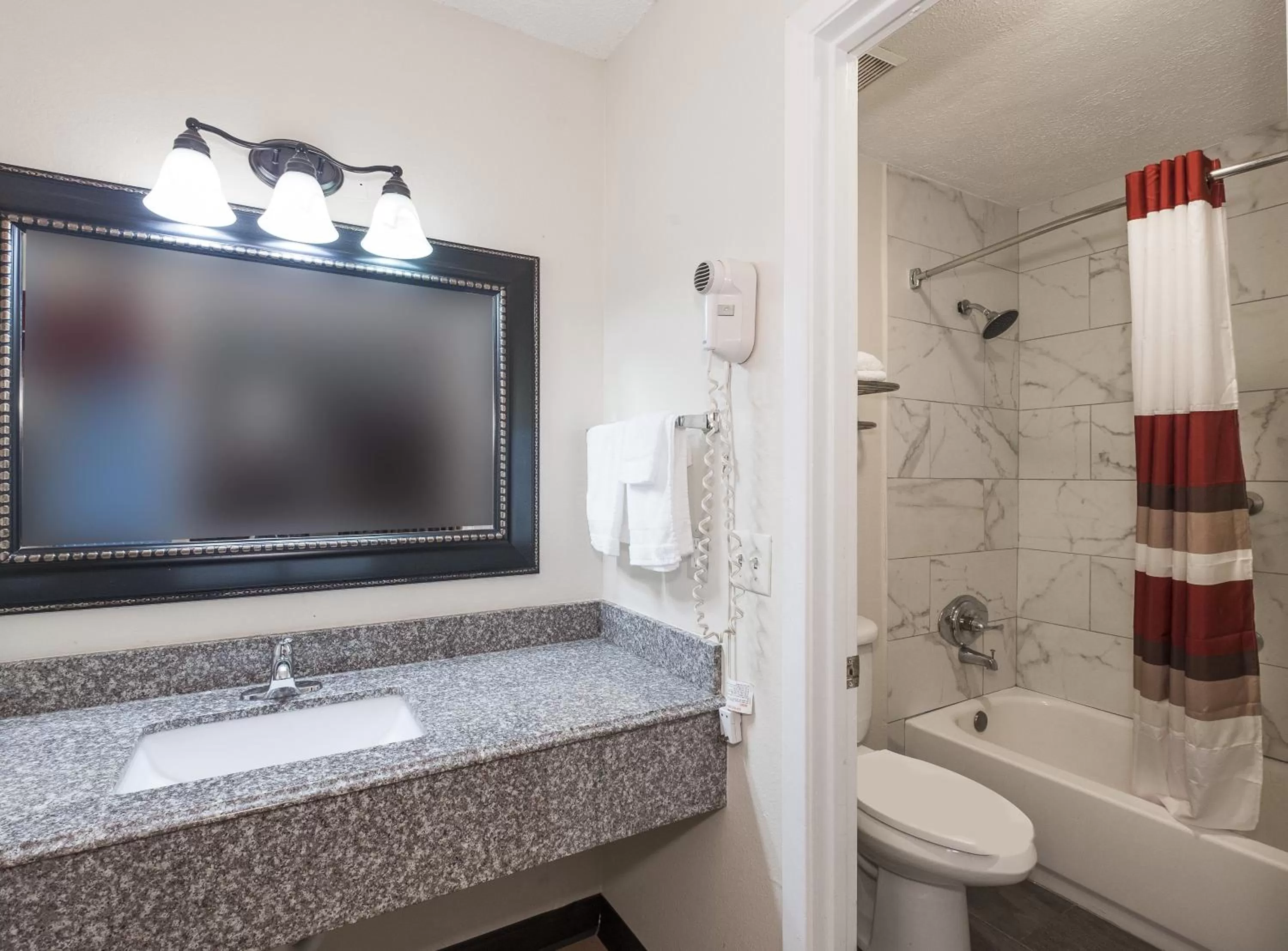 Bathroom in Red Roof Inn Chipley