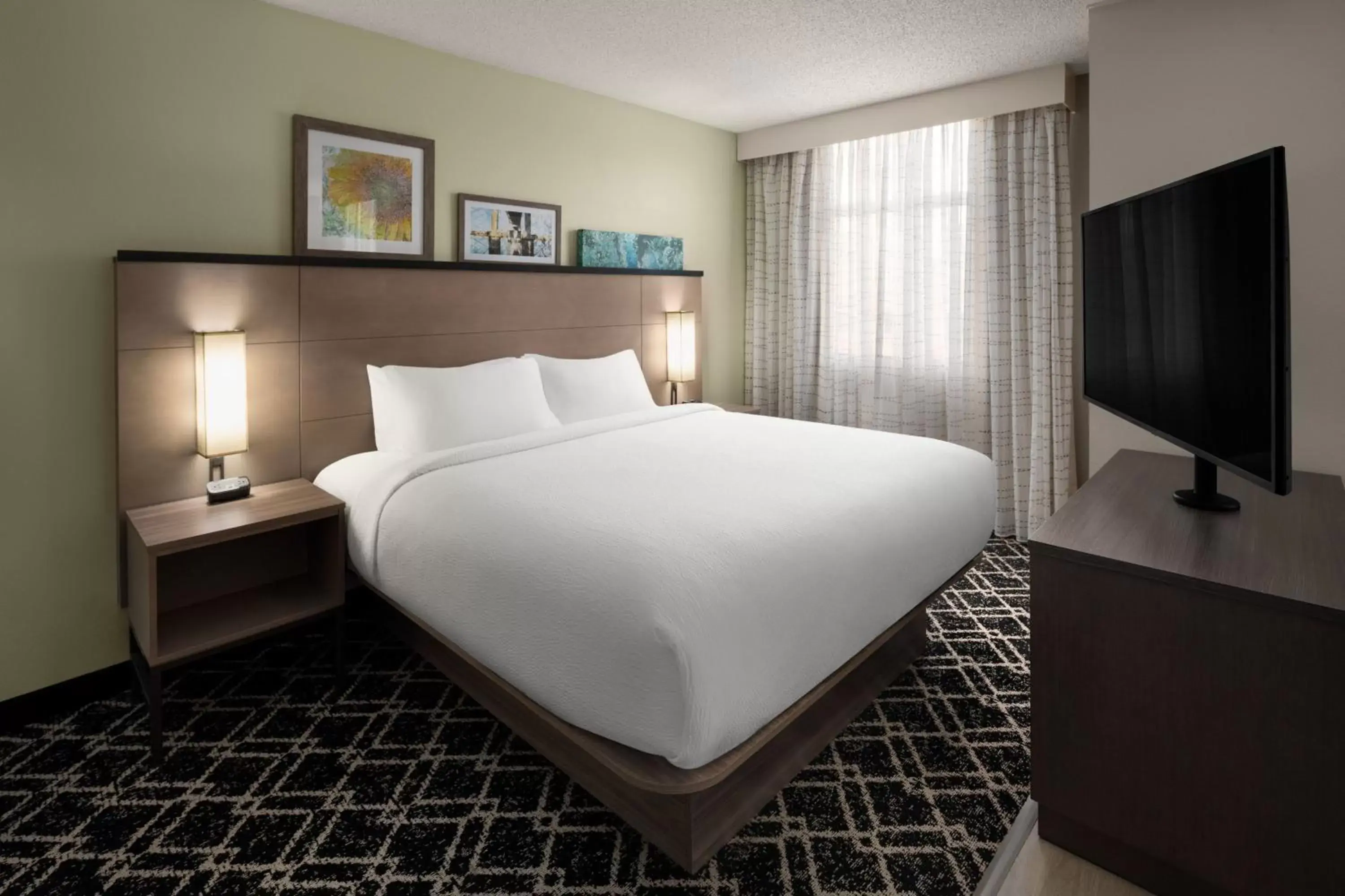 Photo of the whole room, Bed in Residence Inn Portland Downtown/RiverPlace