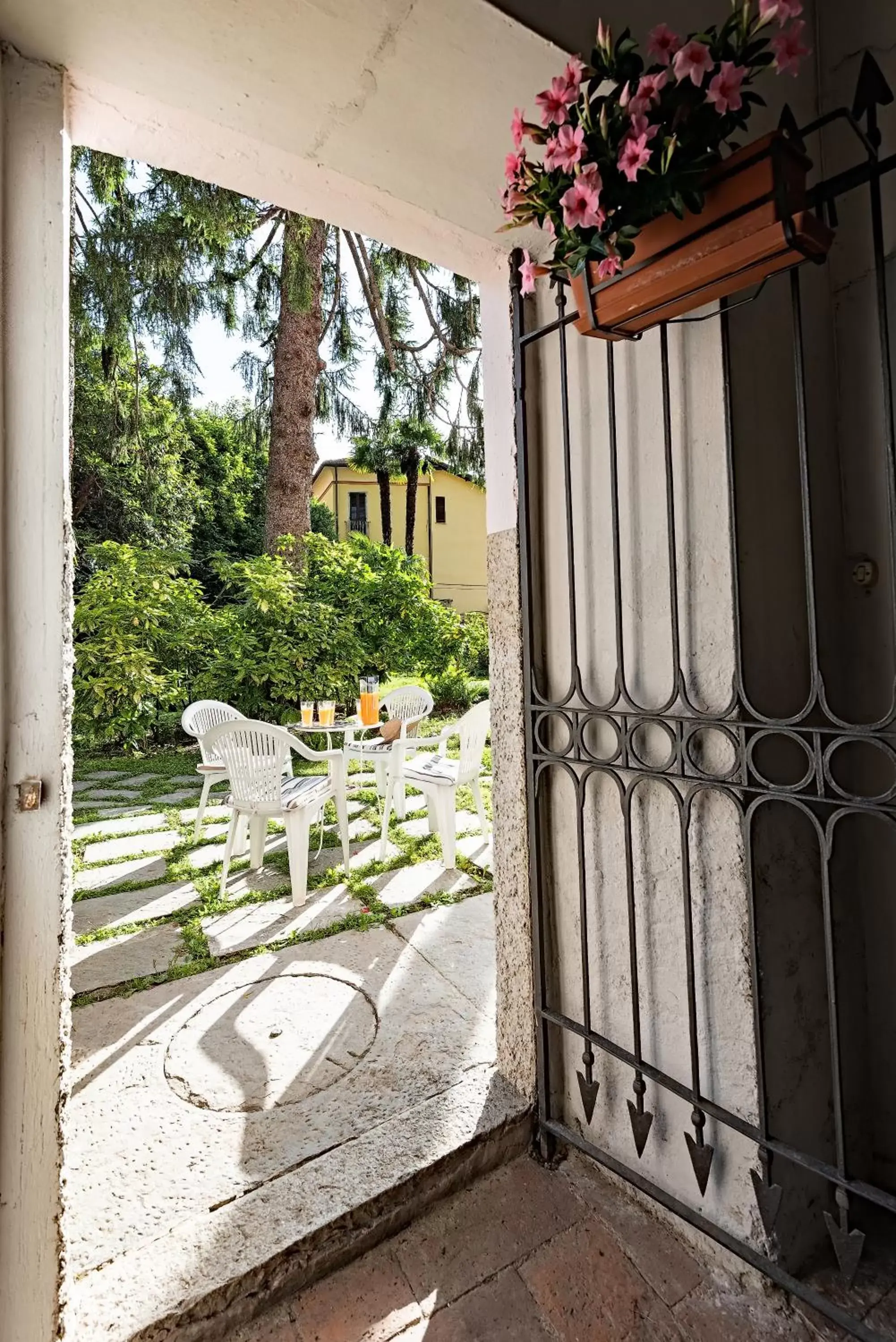 Garden view in B&B Villa Rosalinda