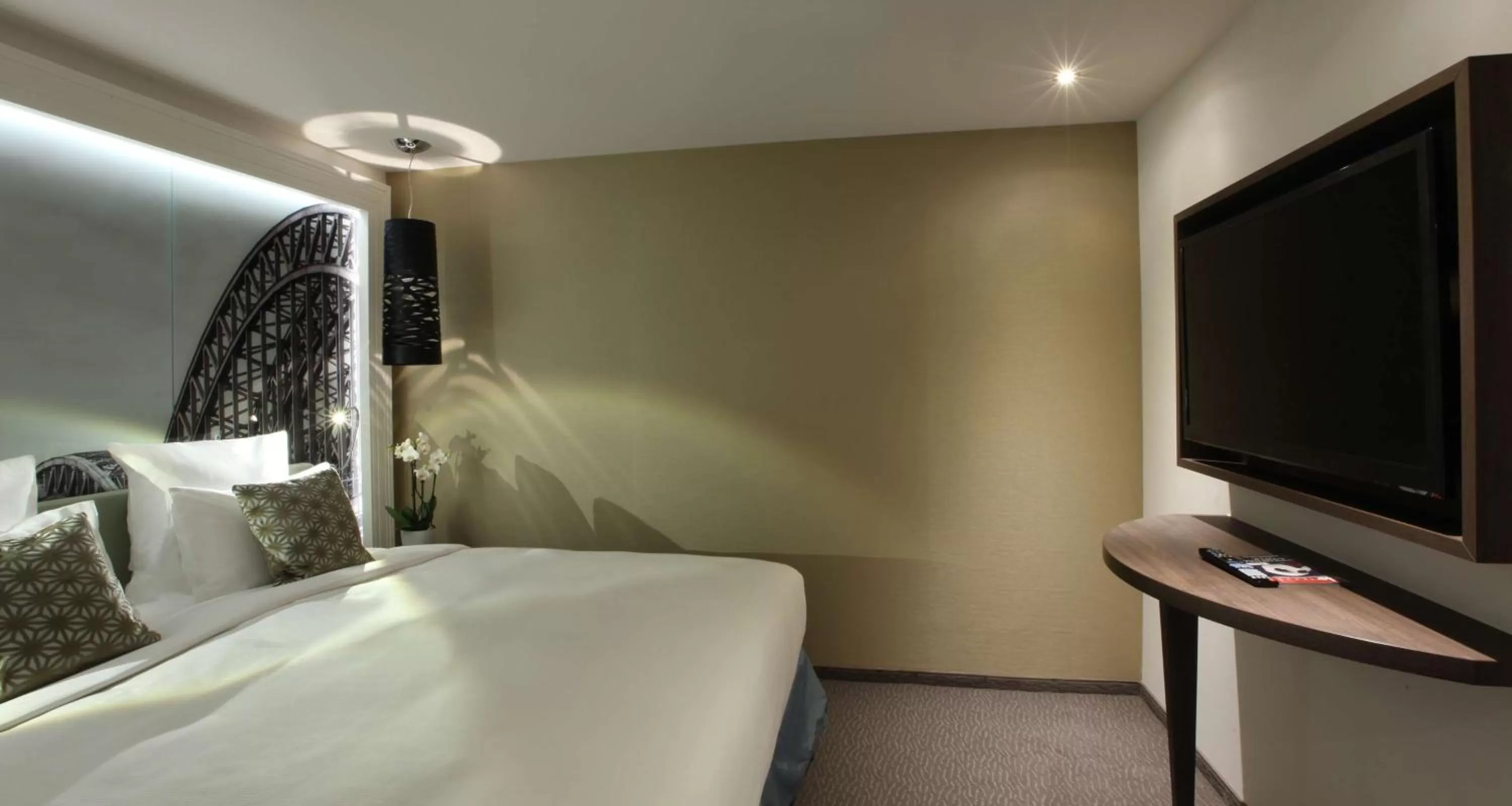 Photo of the whole room, Bed in Lindner Hotel Cologne City Plaza, part of JdV by Hyatt