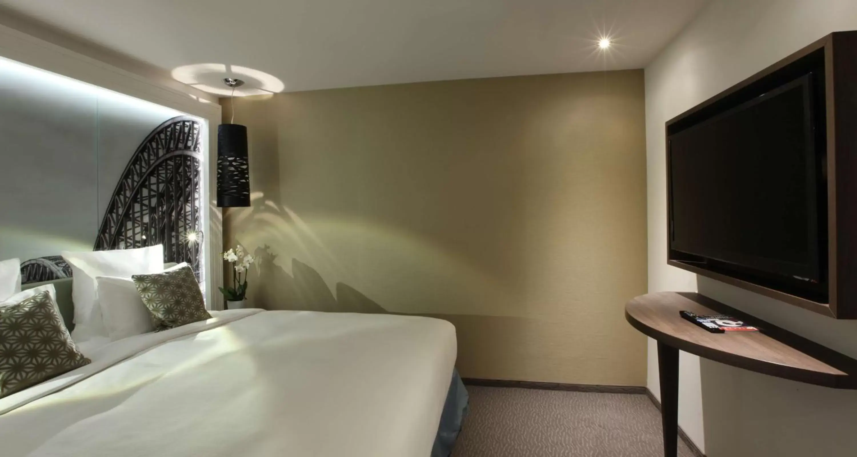 Photo of the whole room, Bed in Lindner Hotel Cologne City Plaza, part of JdV by Hyatt Photo of the whole room, Bed in Lindner Hotel Cologne City Plaza, part of JdV by Hyatt