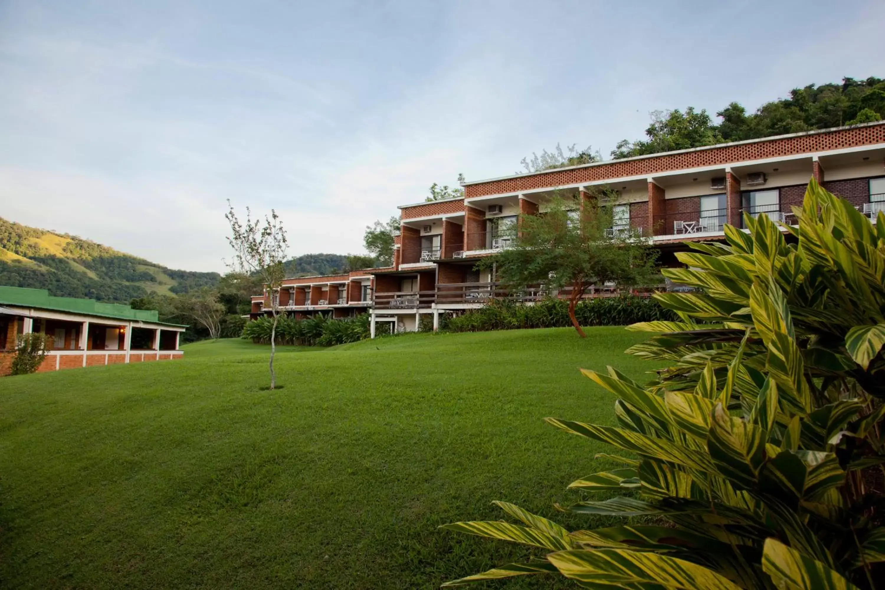 Garden, Property Building in Portogalo Suite Hotel