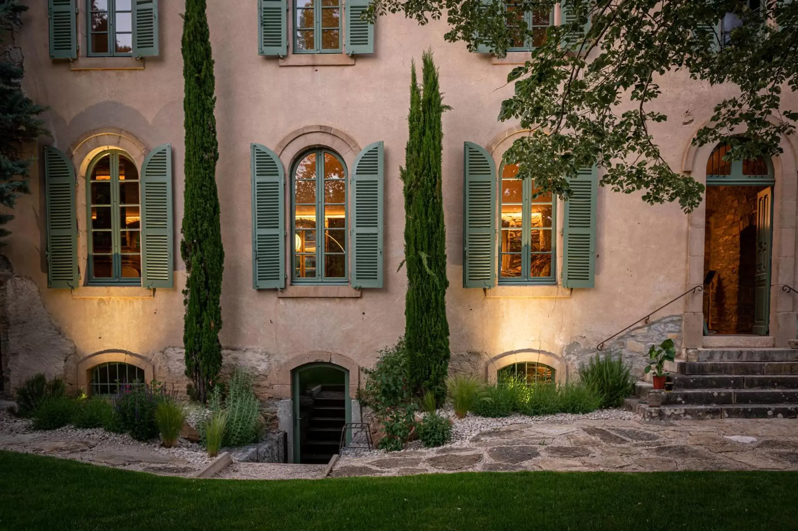 Facade/entrance, Property Building in Couvent de la Salette