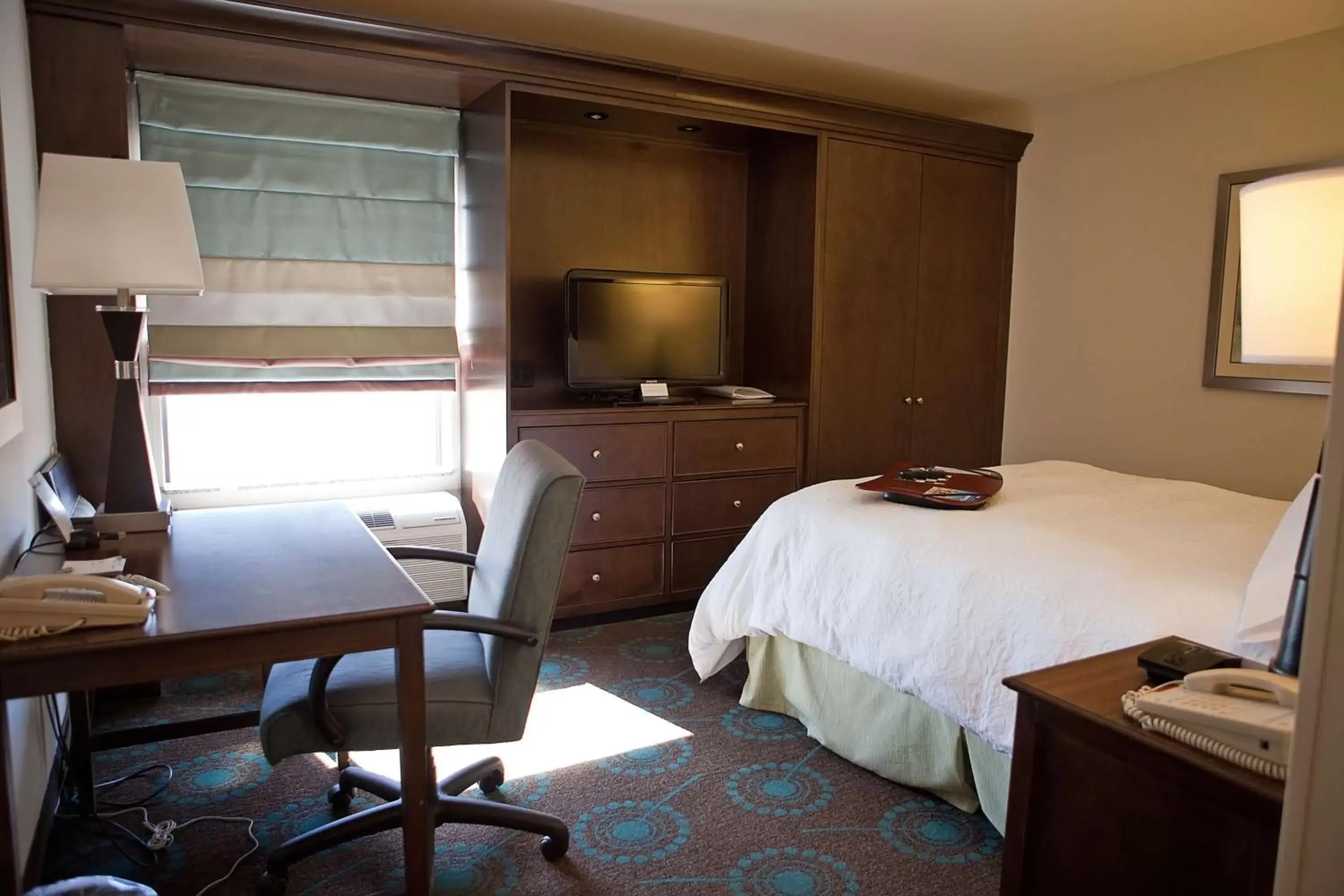 Bed, TV/Entertainment Center in Hampton Inn Colby