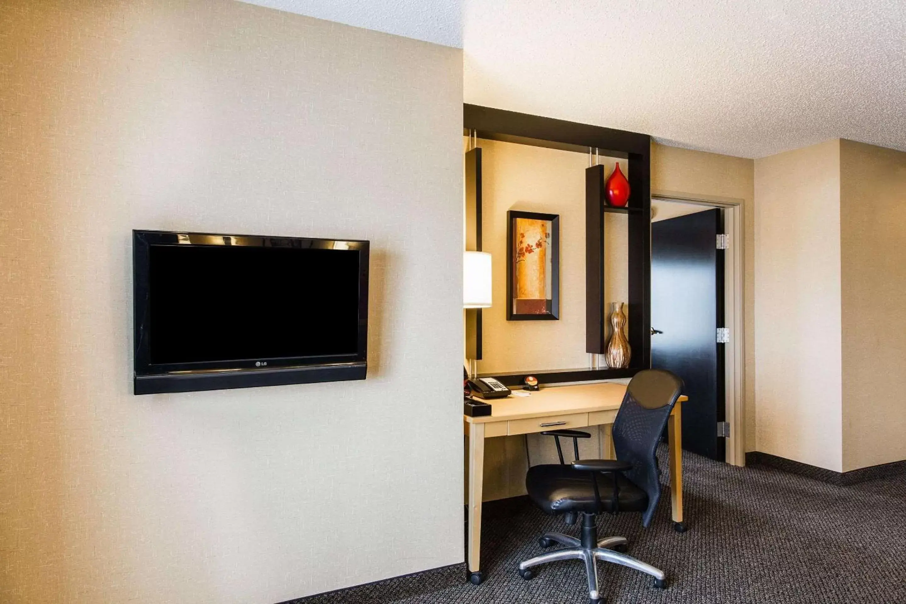 Photo of the whole room, TV/Entertainment Center in Cambria Hotel Minneapolis Maple Grove
