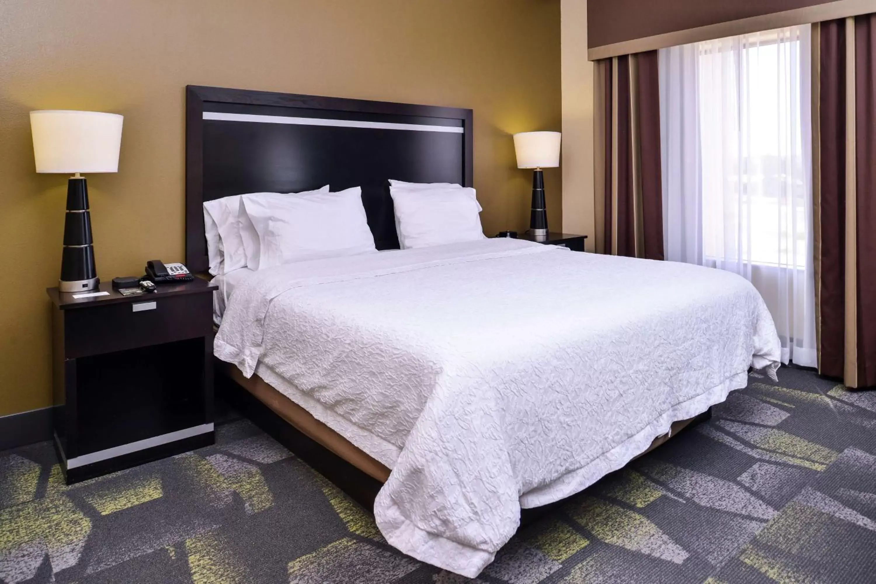 Bed in Hampton Inn & Suites Big Spring