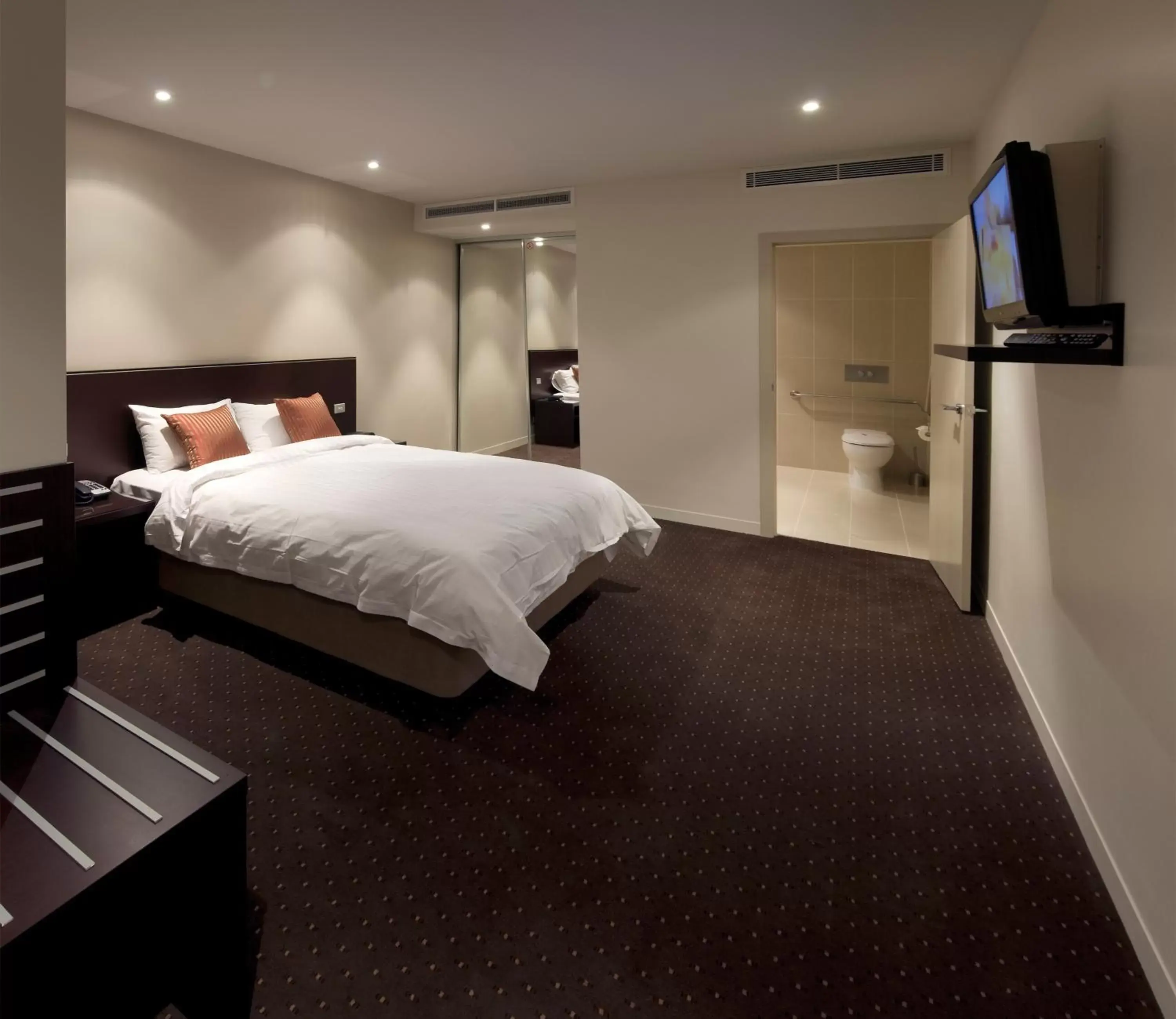 Bed in Atlantis Hotel Melbourne
