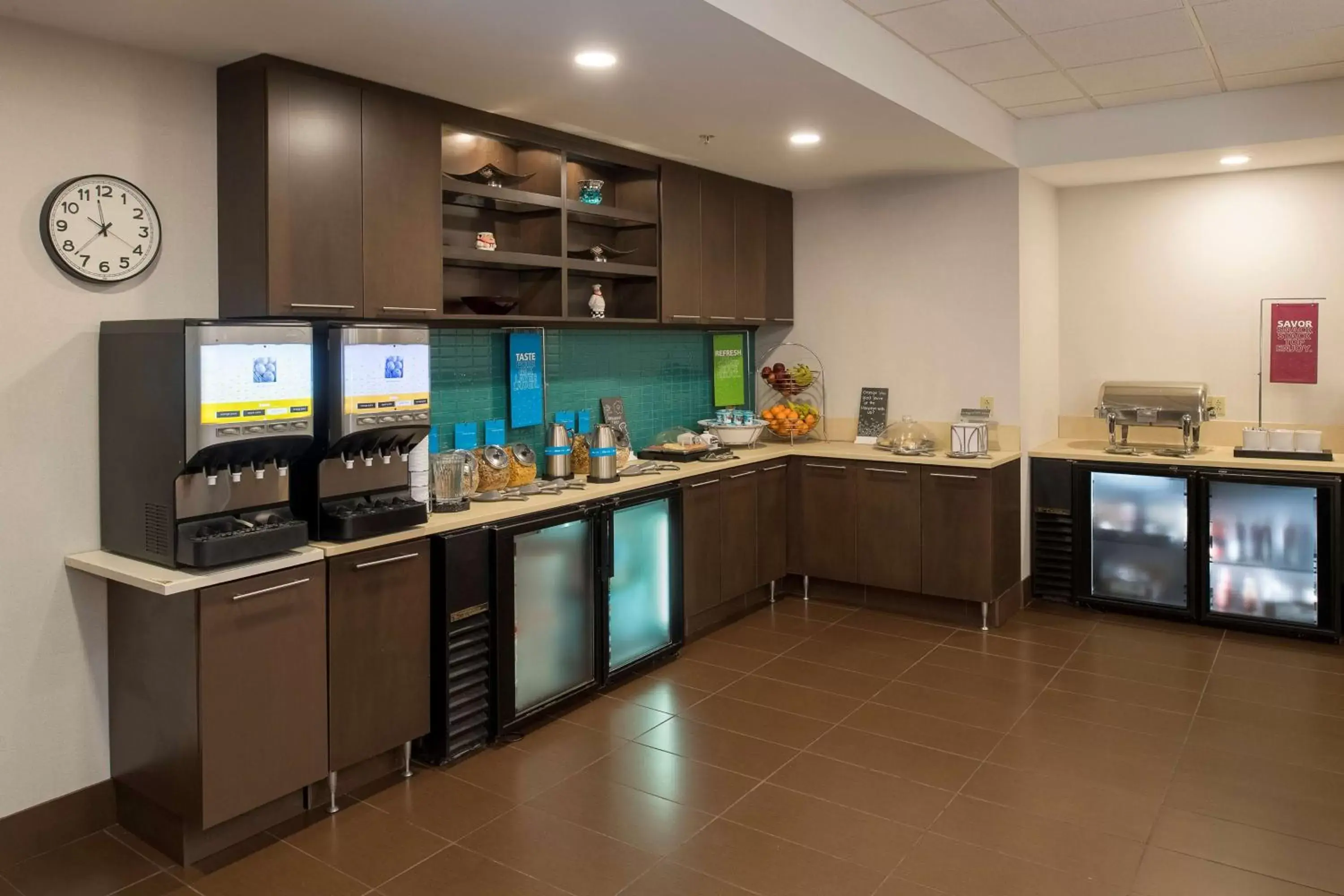 Breakfast, Kitchen/Kitchenette in Hampton Inn & Suites by Hilton Dartmouth - Halifax