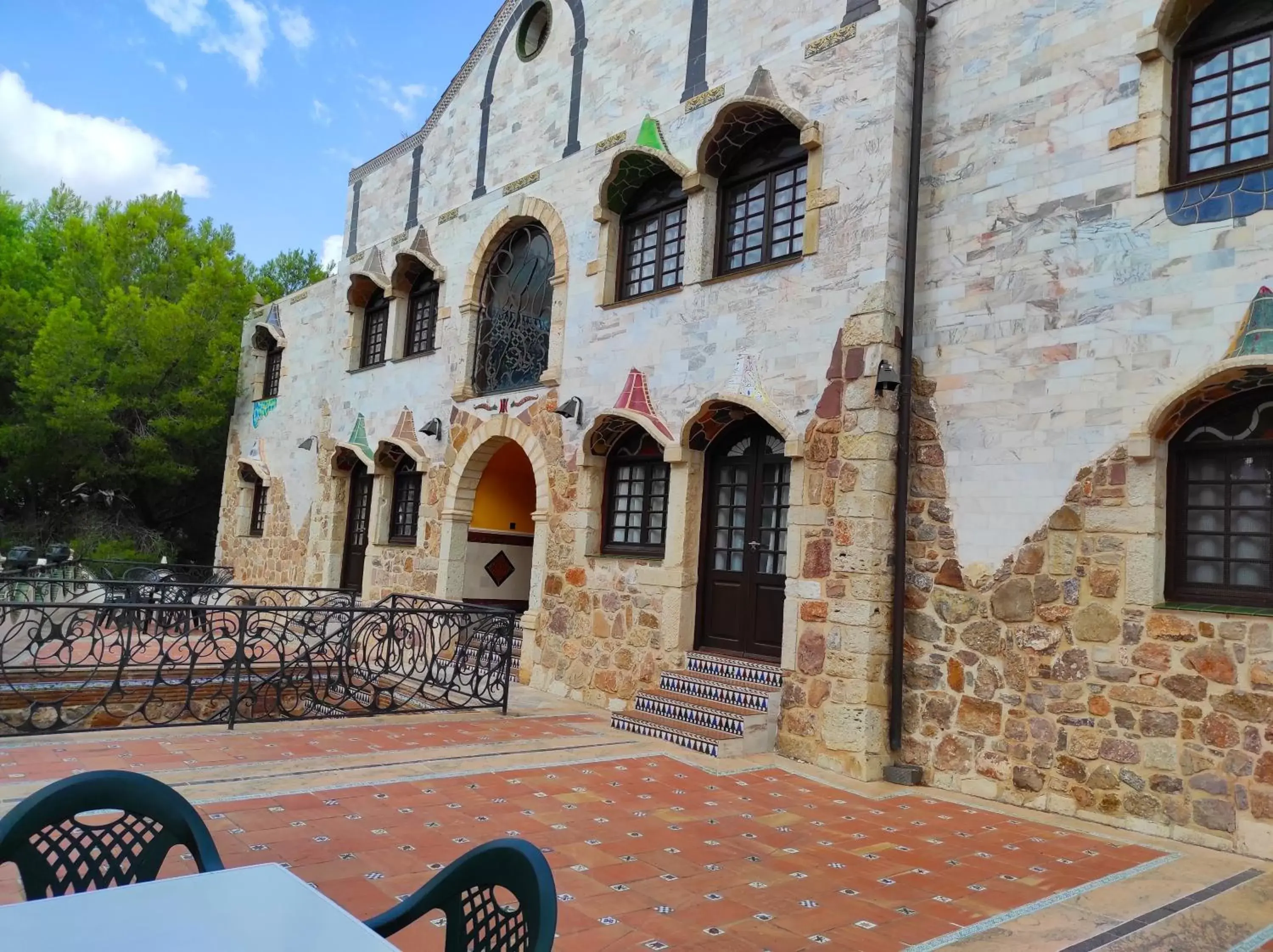 Property Building in Apartamentos Gaudi Style