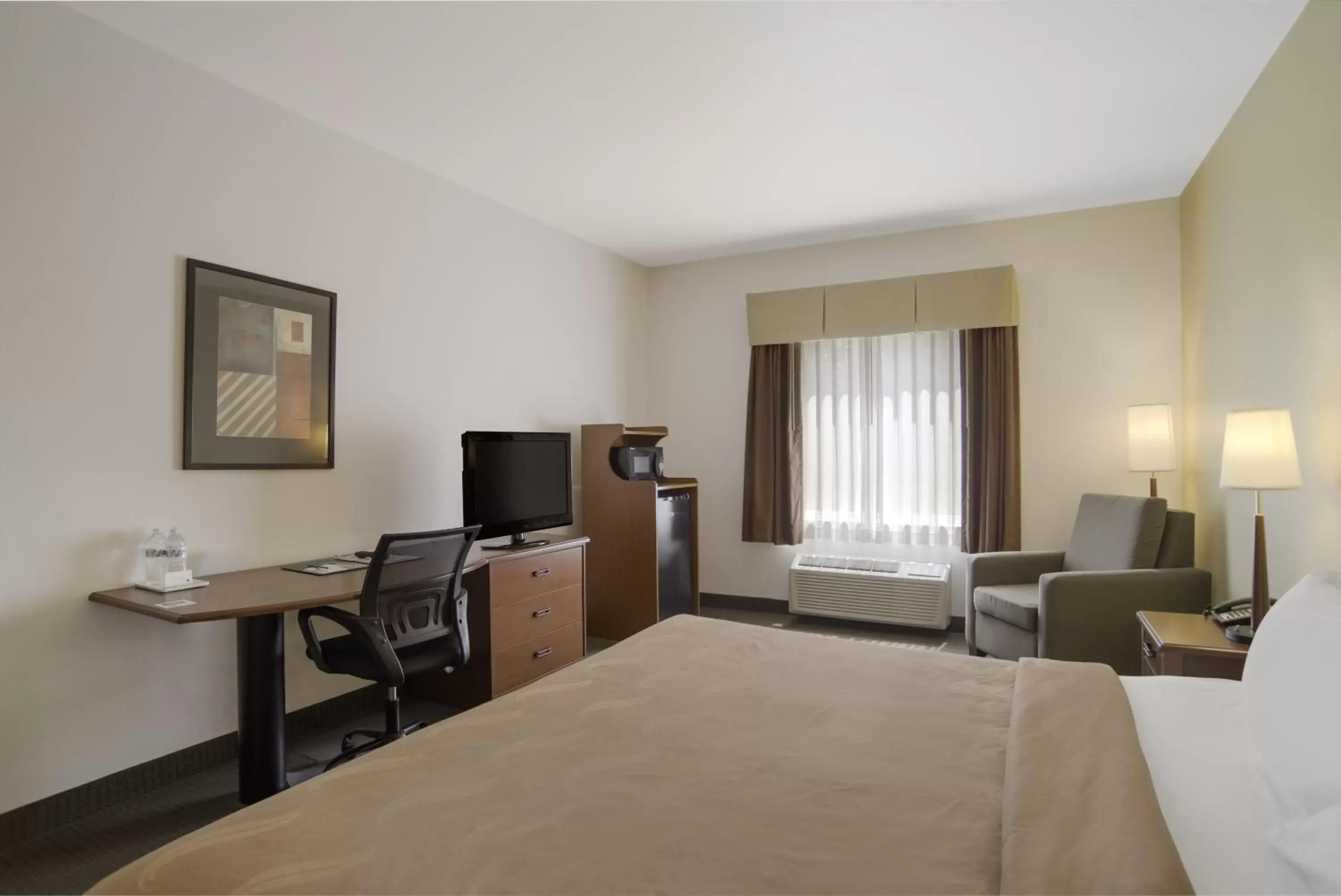 TV/Entertainment Center in Quality Inn & Suites Chambersburg