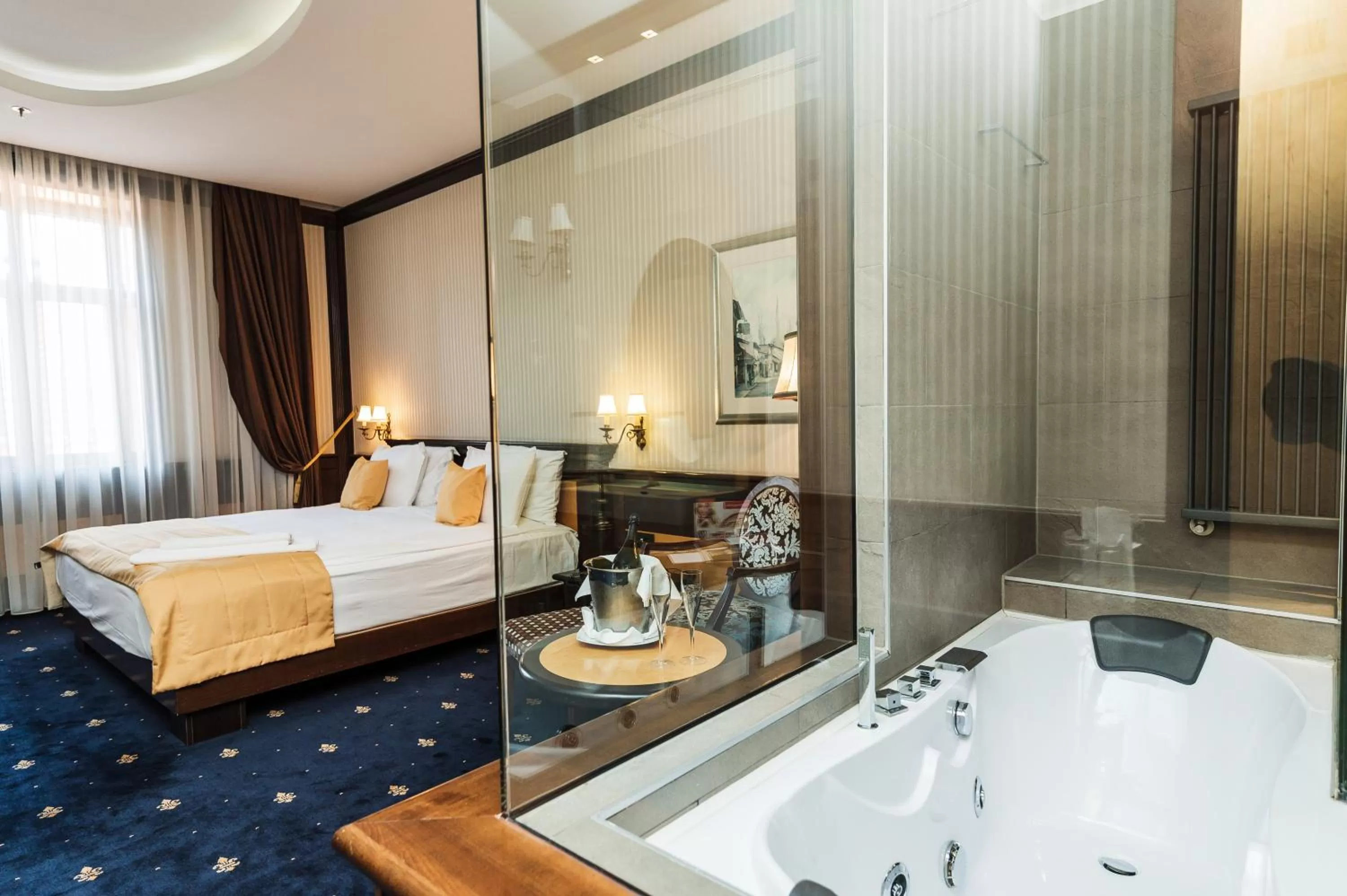 room service, Bed in Hotel Europe