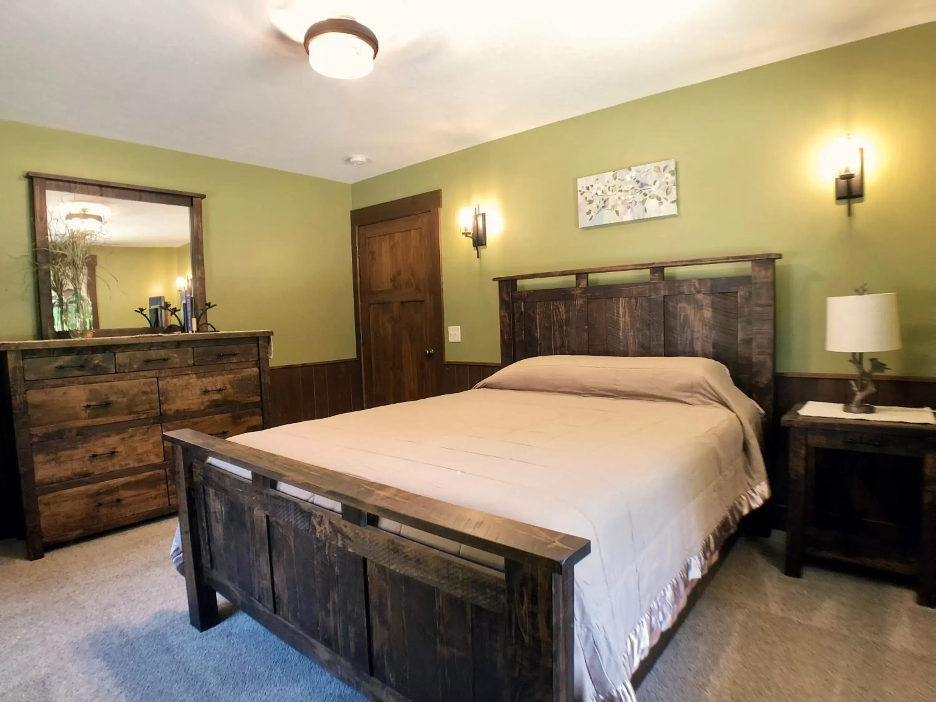 Bed in Sojourner's Lodge & Log Cabin Suites
