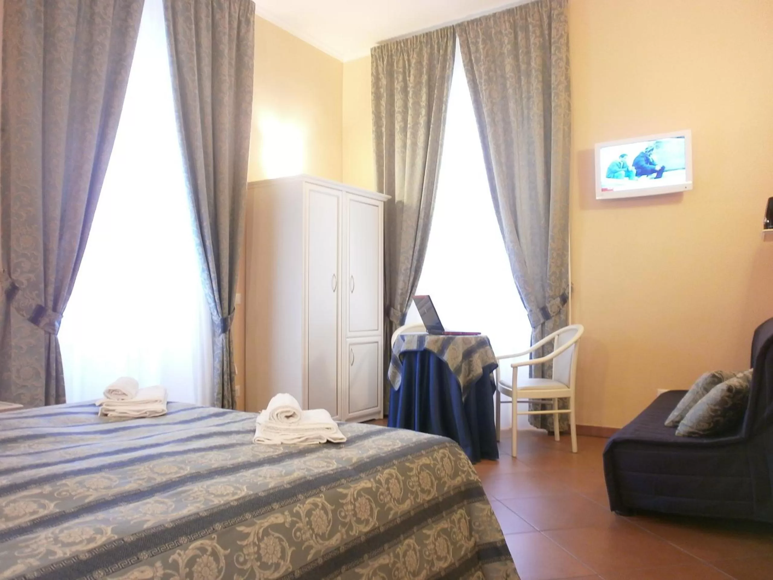 Photo of the whole room, Bed in Vatican Town