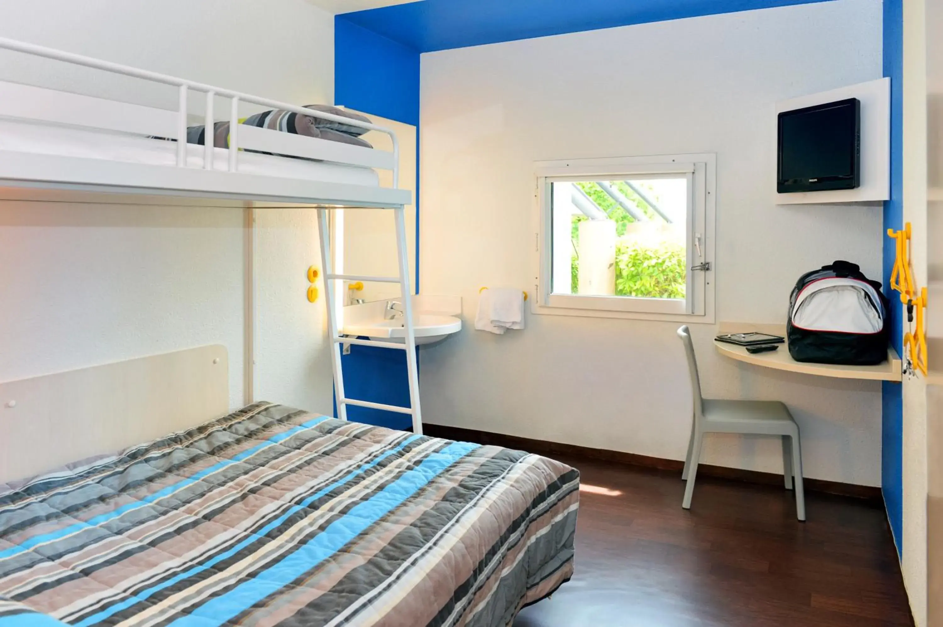 Bed, Bunk Bed in hotelF1 Evreux Sud